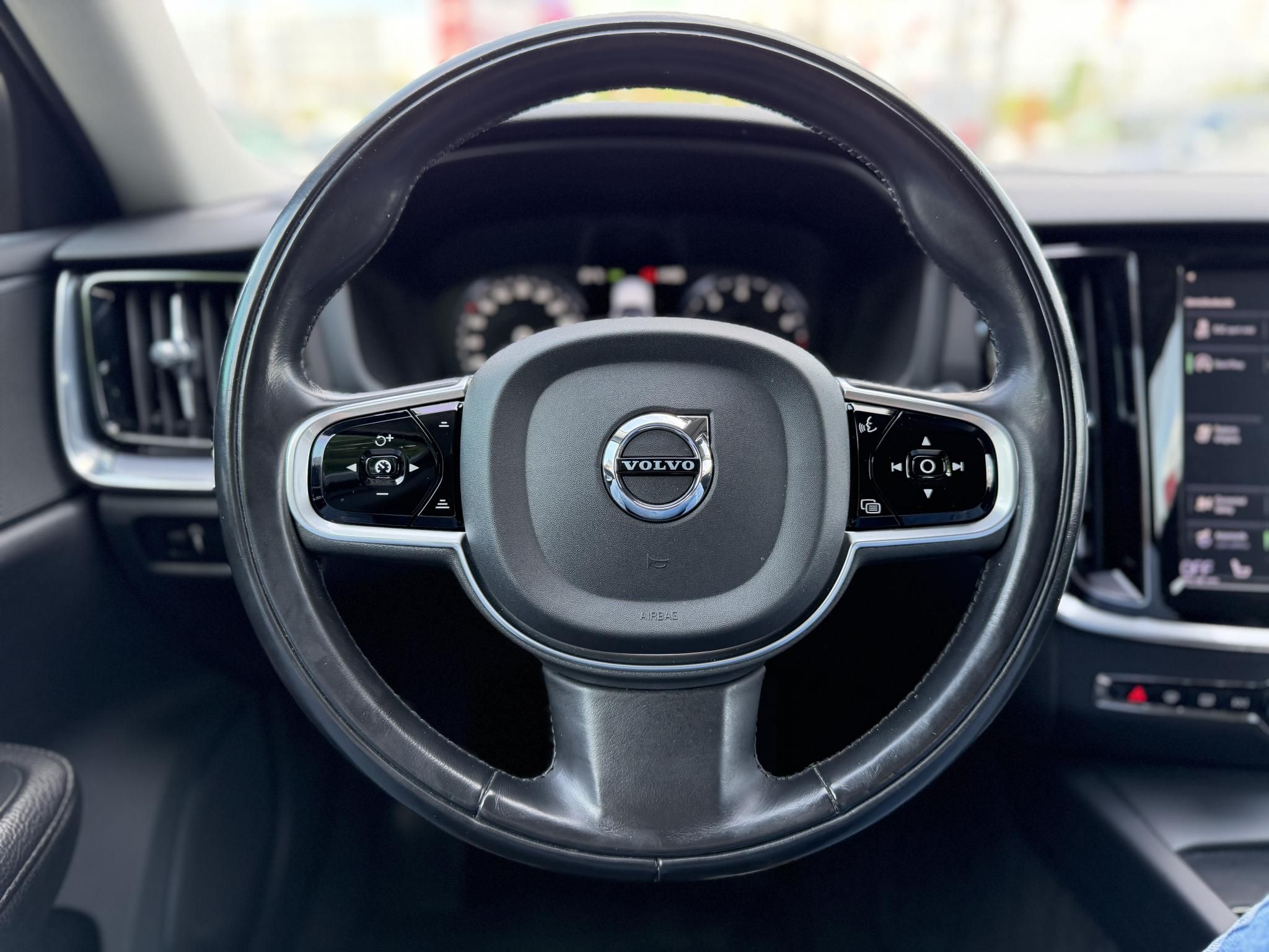VOLVO V60 2.0 [B3] MHEV Momentum Pro Geartronic Magyarországi. végig márkaszervizelt. kerámia. friss nagyszerviz!