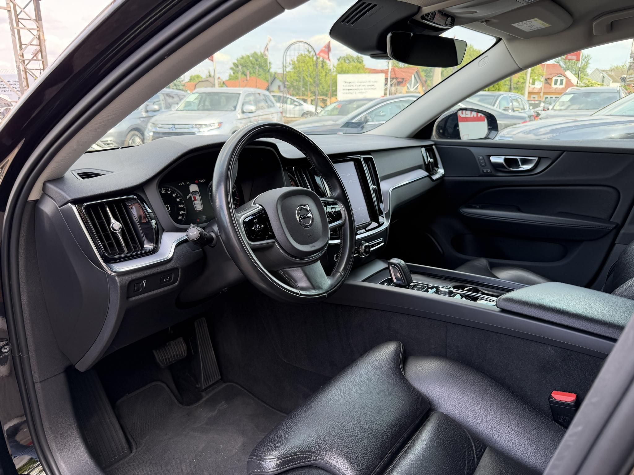 VOLVO V60 2.0 [B3] MHEV Momentum Pro Geartronic Magyarországi. végig márkaszervizelt. kerámia. friss nagyszerviz!