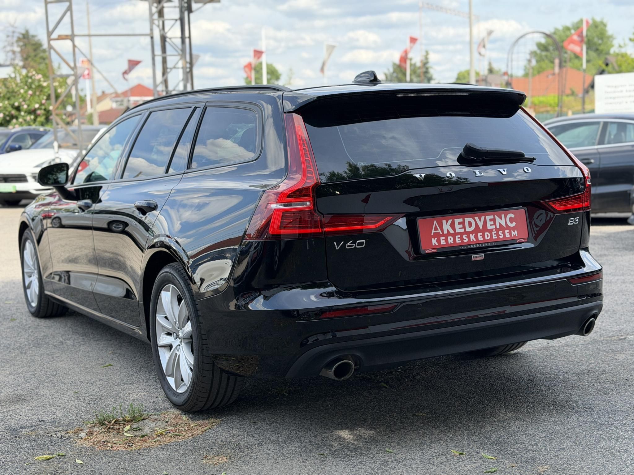 VOLVO V60 2.0 [B3] MHEV Momentum Pro Geartronic Magyarországi. végig márkaszervizelt. kerámia. friss nagyszerviz!