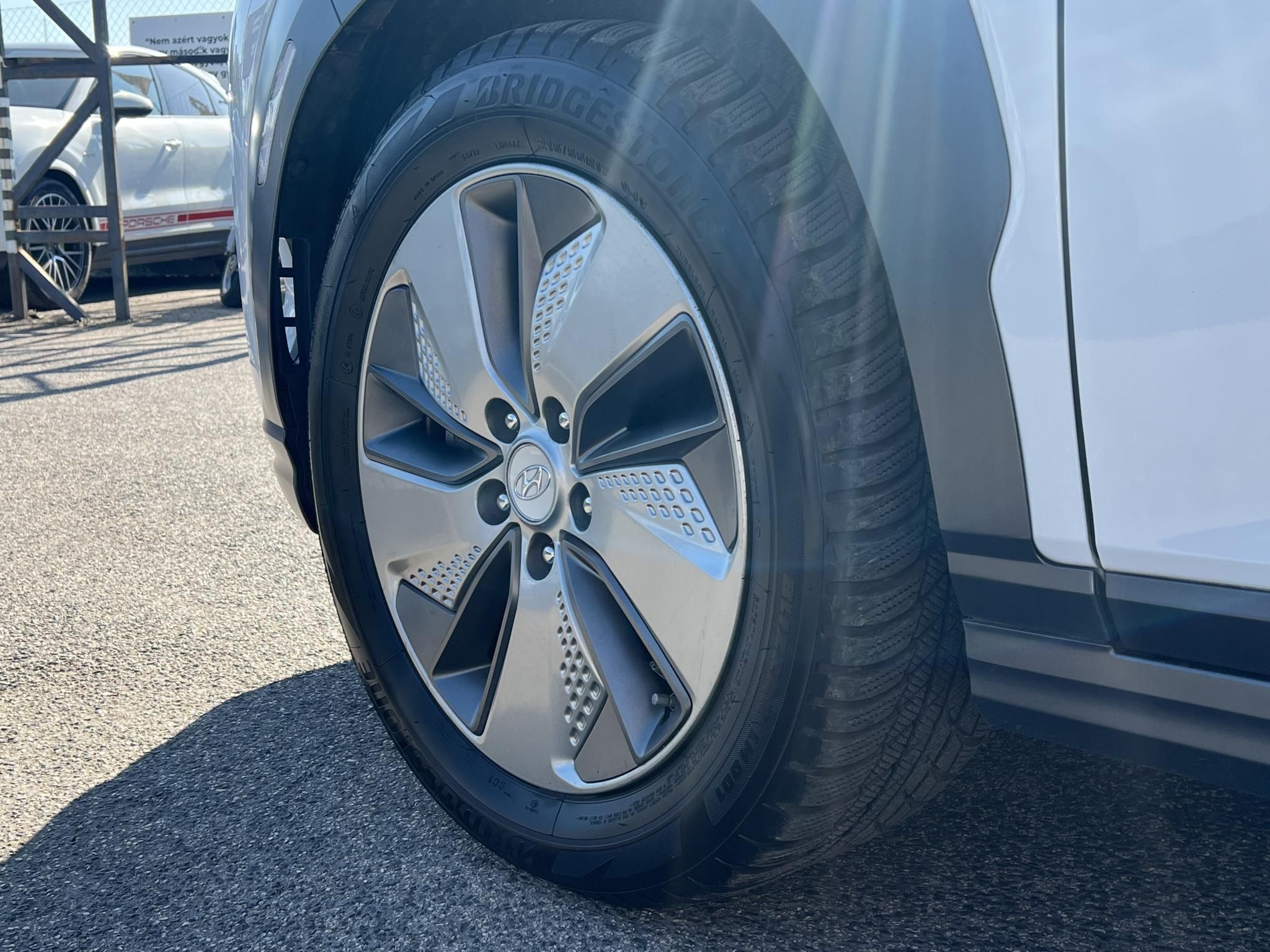 HYUNDAI KONA EV 64kWh Premium Magas felszereltség. megkímélt állapot!