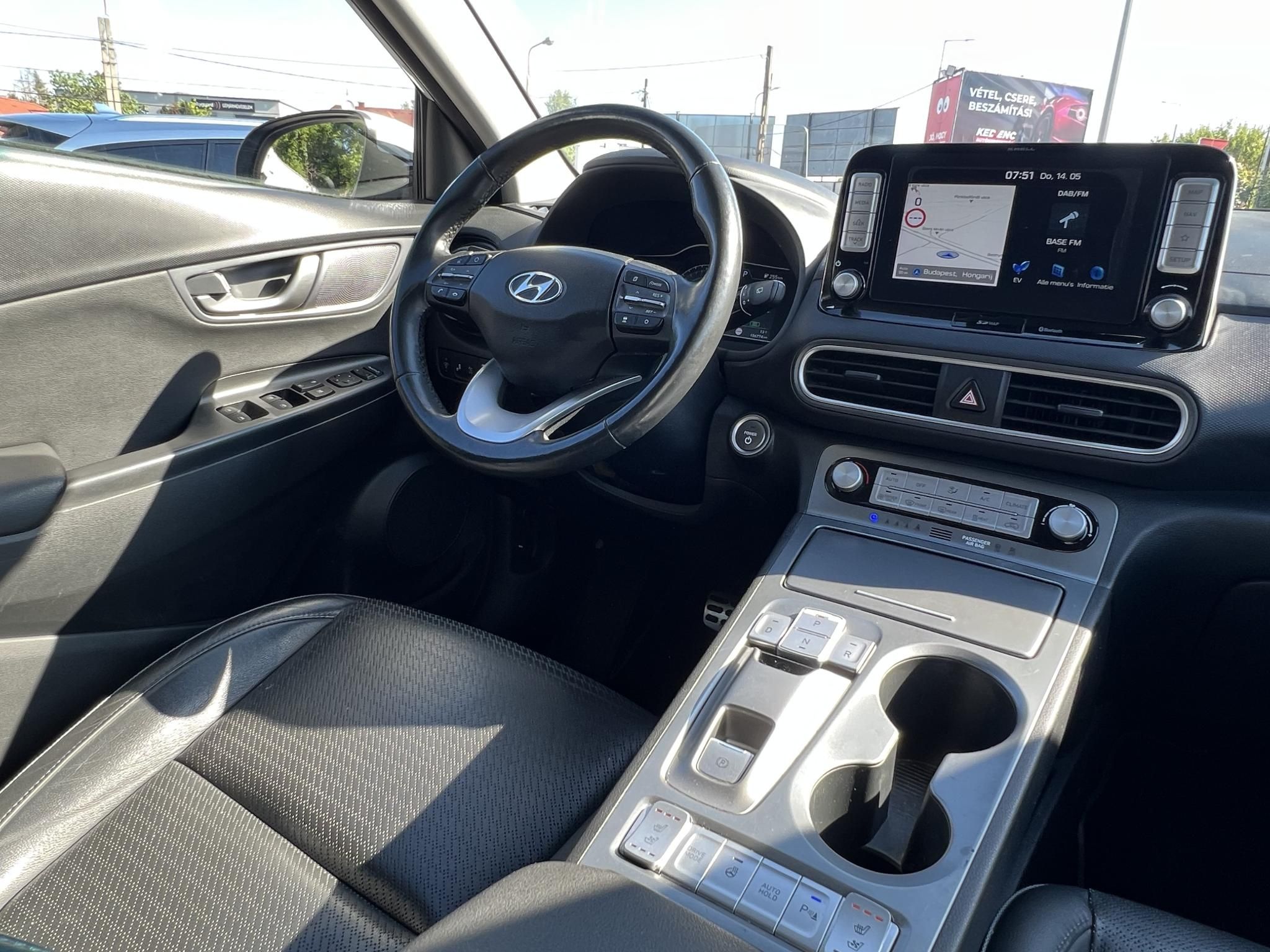 HYUNDAI KONA EV 64kWh Premium Magas felszereltség. megkímélt állapot!