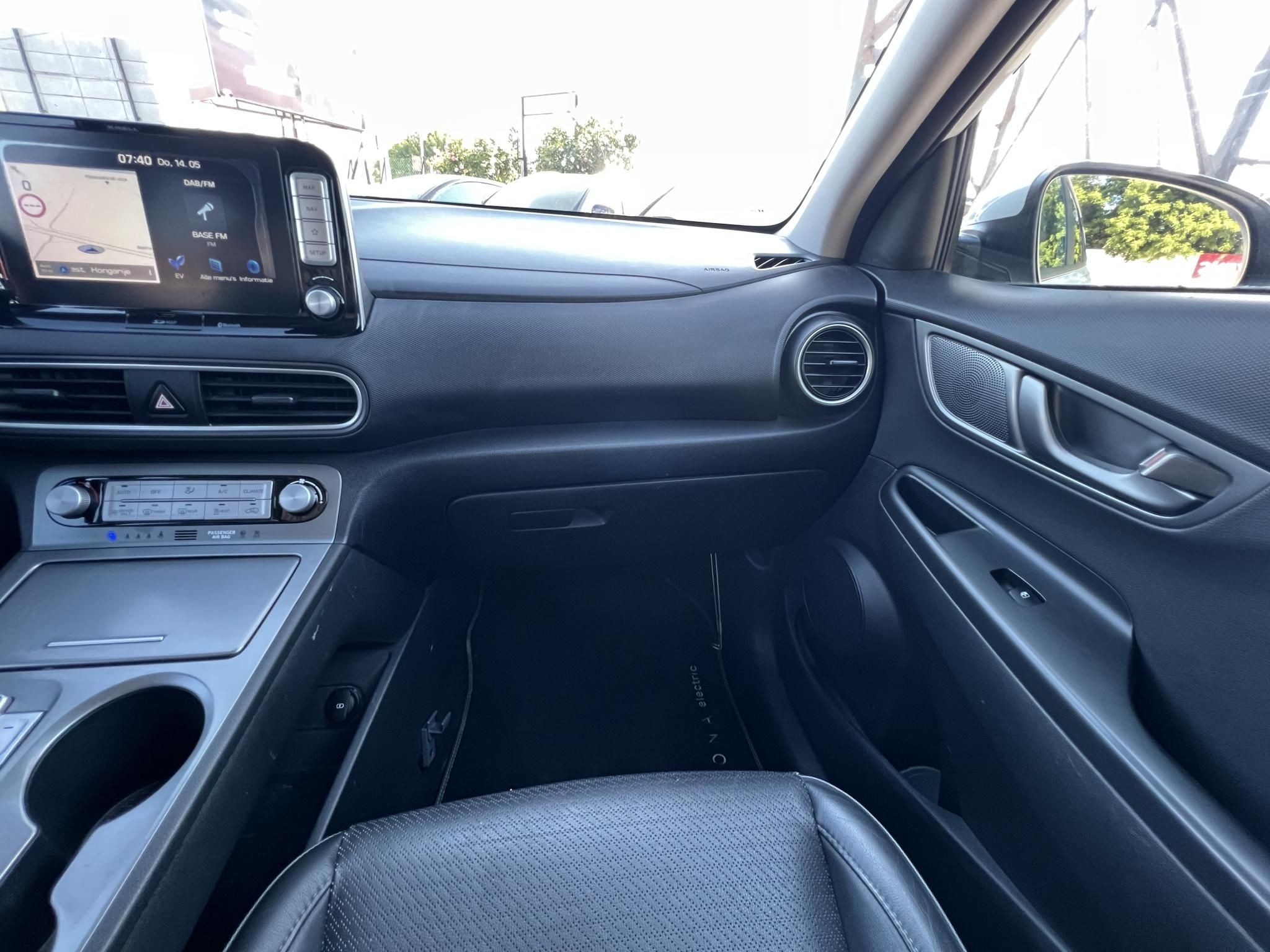 HYUNDAI KONA EV 64kWh Premium Magas felszereltség. megkímélt állapot!