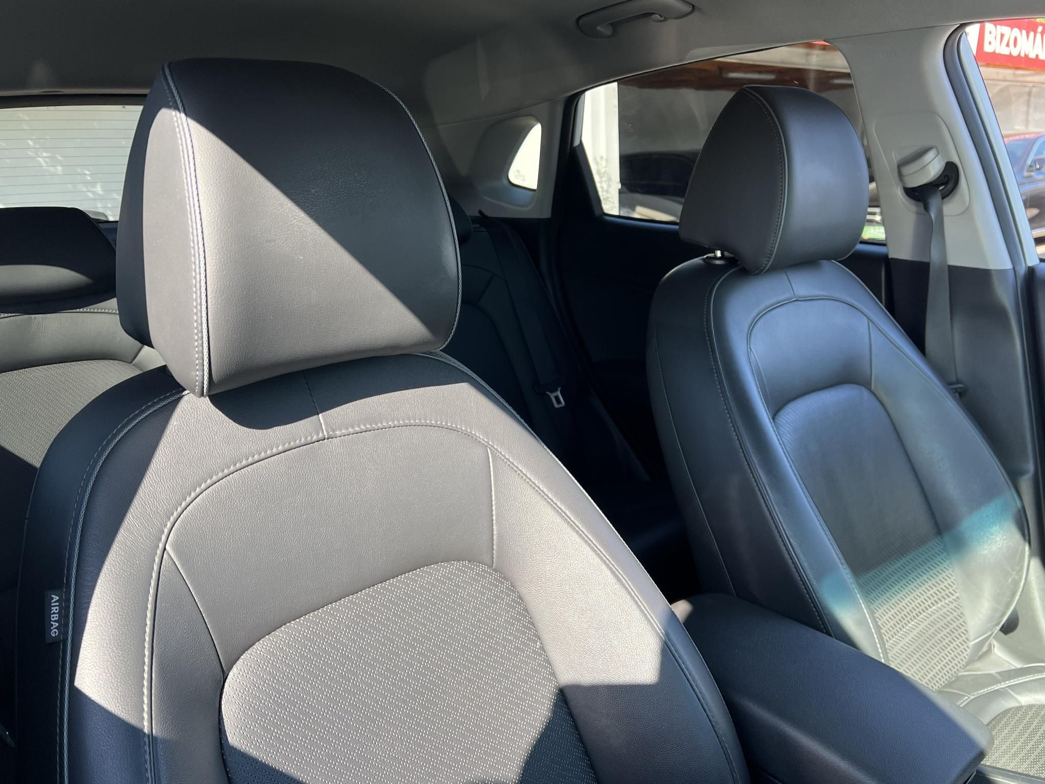 HYUNDAI KONA EV 64kWh Premium Magas felszereltség. megkímélt állapot!