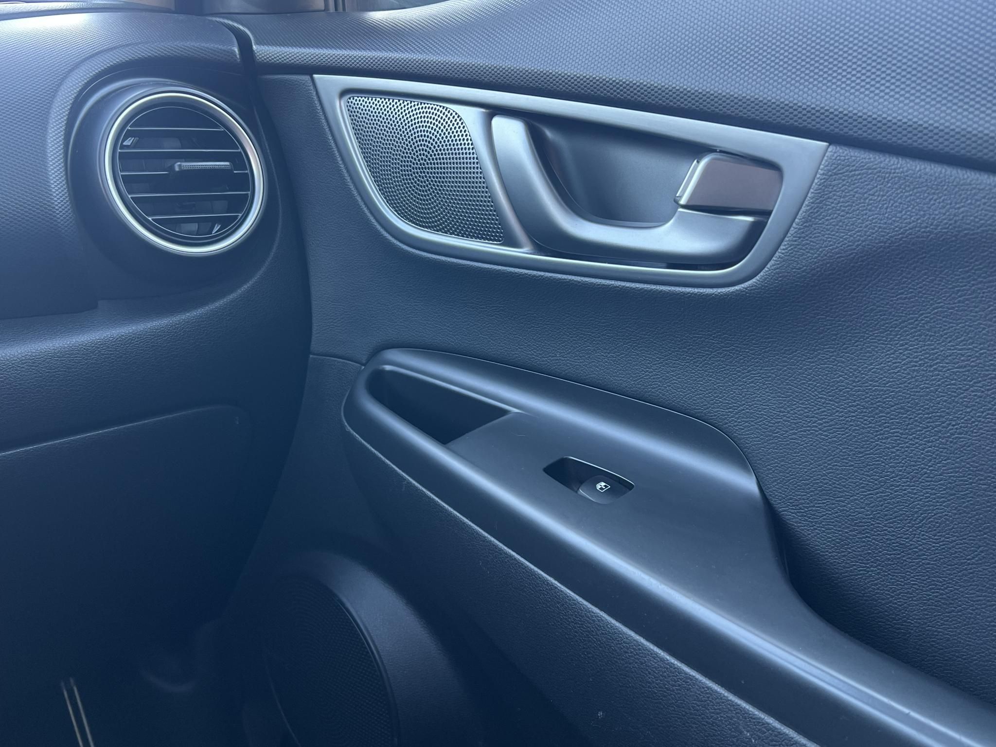 HYUNDAI KONA EV 64kWh Premium Magas felszereltség. megkímélt állapot!