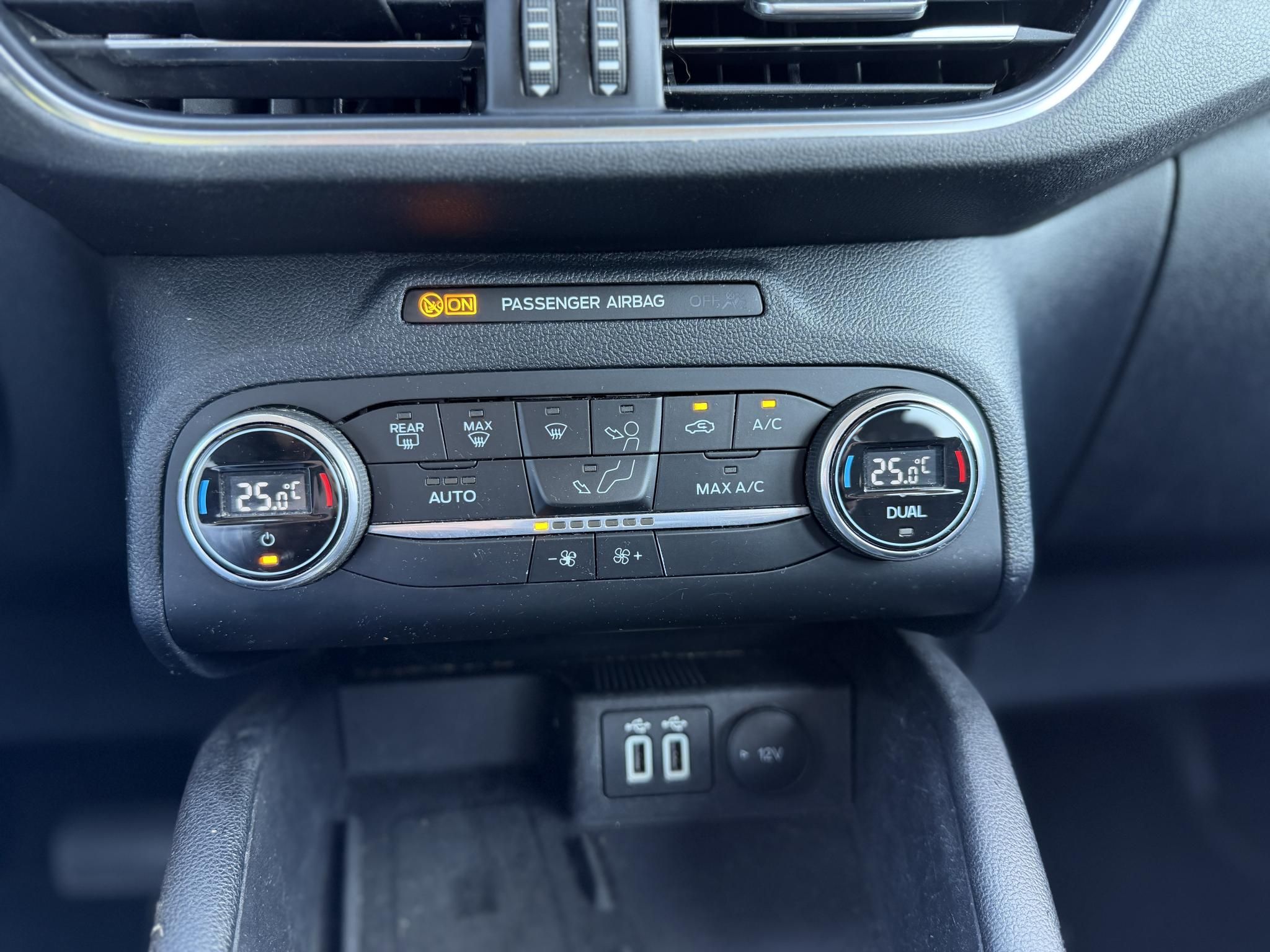 FORD KUGA 2.5 FHEV Titanium CVT 120e km. LED fényszórók. kamera. keyless. sávtartó. navi. CARPLAY!