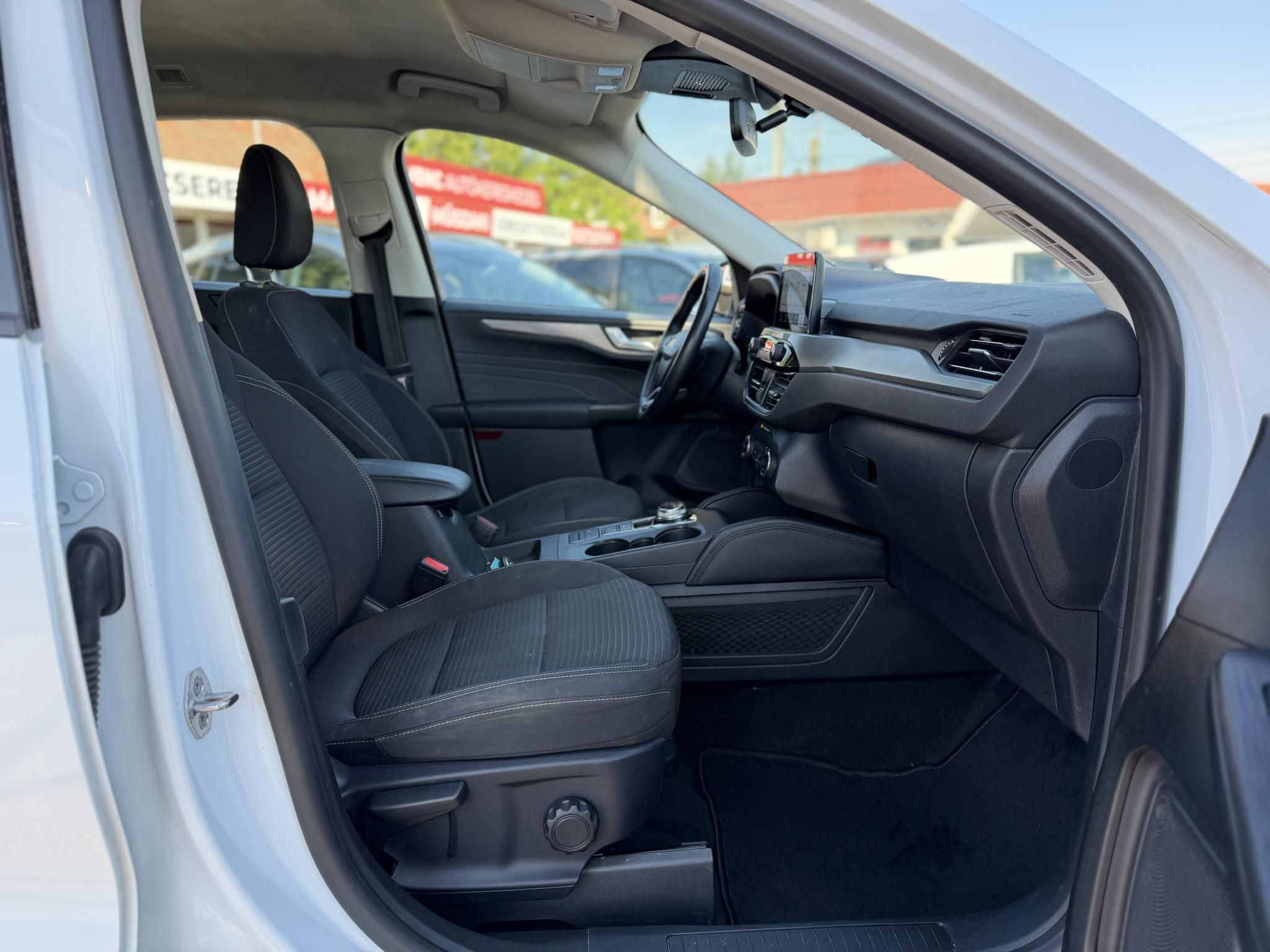 FORD KUGA 2.5 FHEV Titanium CVT 120e km. LED fényszórók. kamera. keyless. sávtartó. navi. CARPLAY!