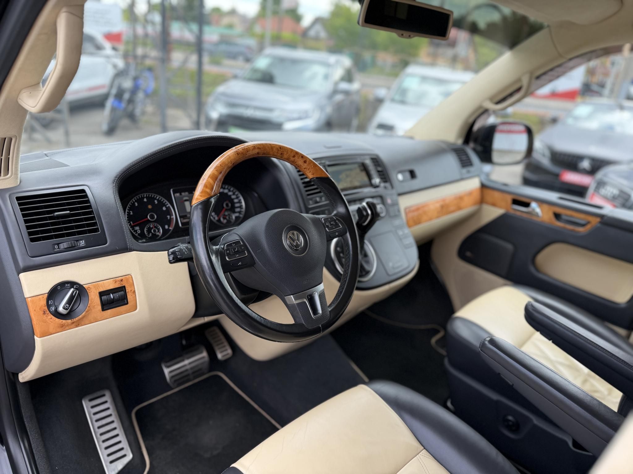 VOLKSWAGEN MULTIVAN Highline Business 2.0 TSI Nagyon ritka kivitel!