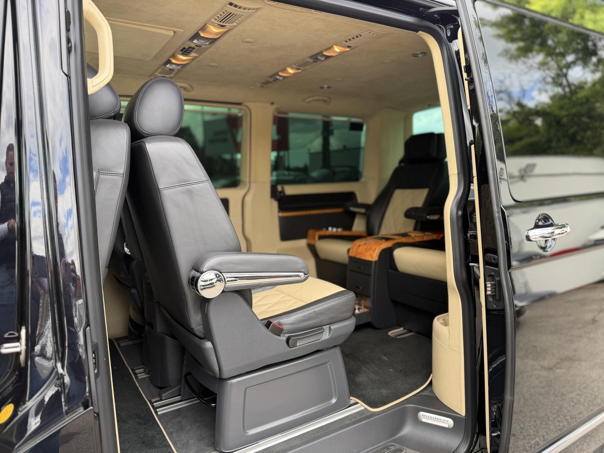 VOLKSWAGEN MULTIVAN Highline Business 2.0 TSI Nagyon ritka kivitel!