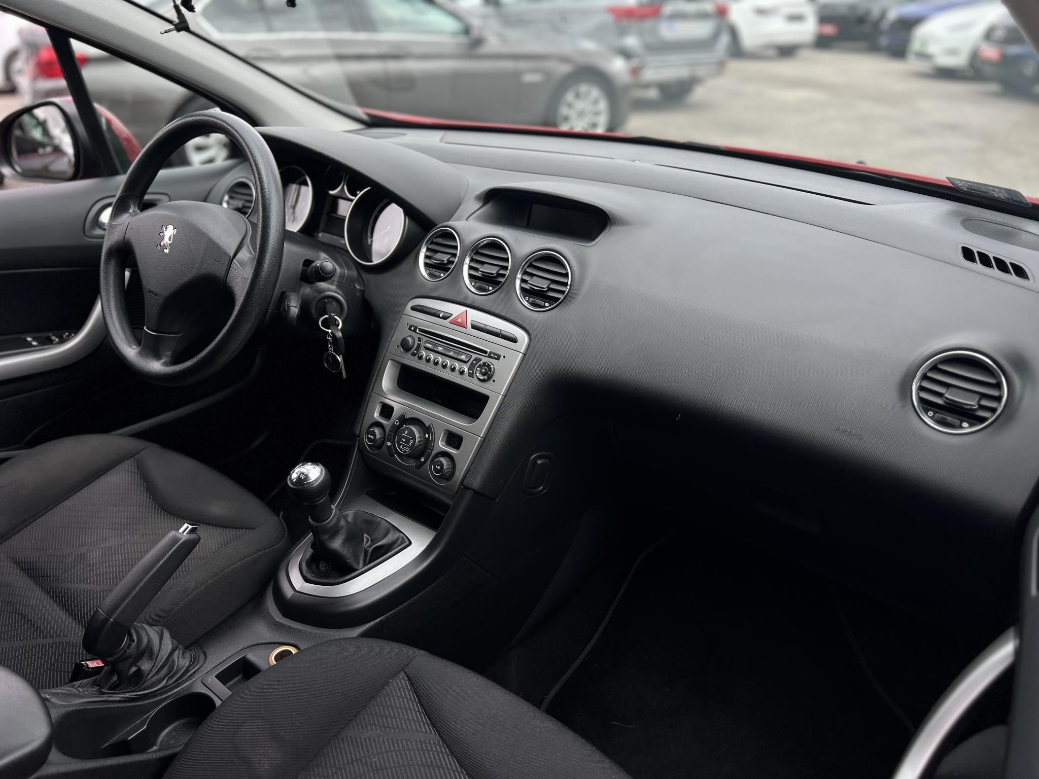 PEUGEOT 308 1.4 VTi Confort Pack 90e km. Magyarországi. klíma. tempomat. vonóhorog. 2 gyári kulcs!