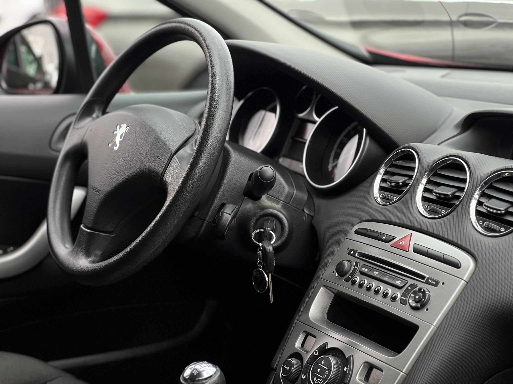 PEUGEOT 308 1.4 VTi Confort Pack 90e km. Magyarországi. klíma. tempomat. vonóhorog. 2 gyári kulcs!