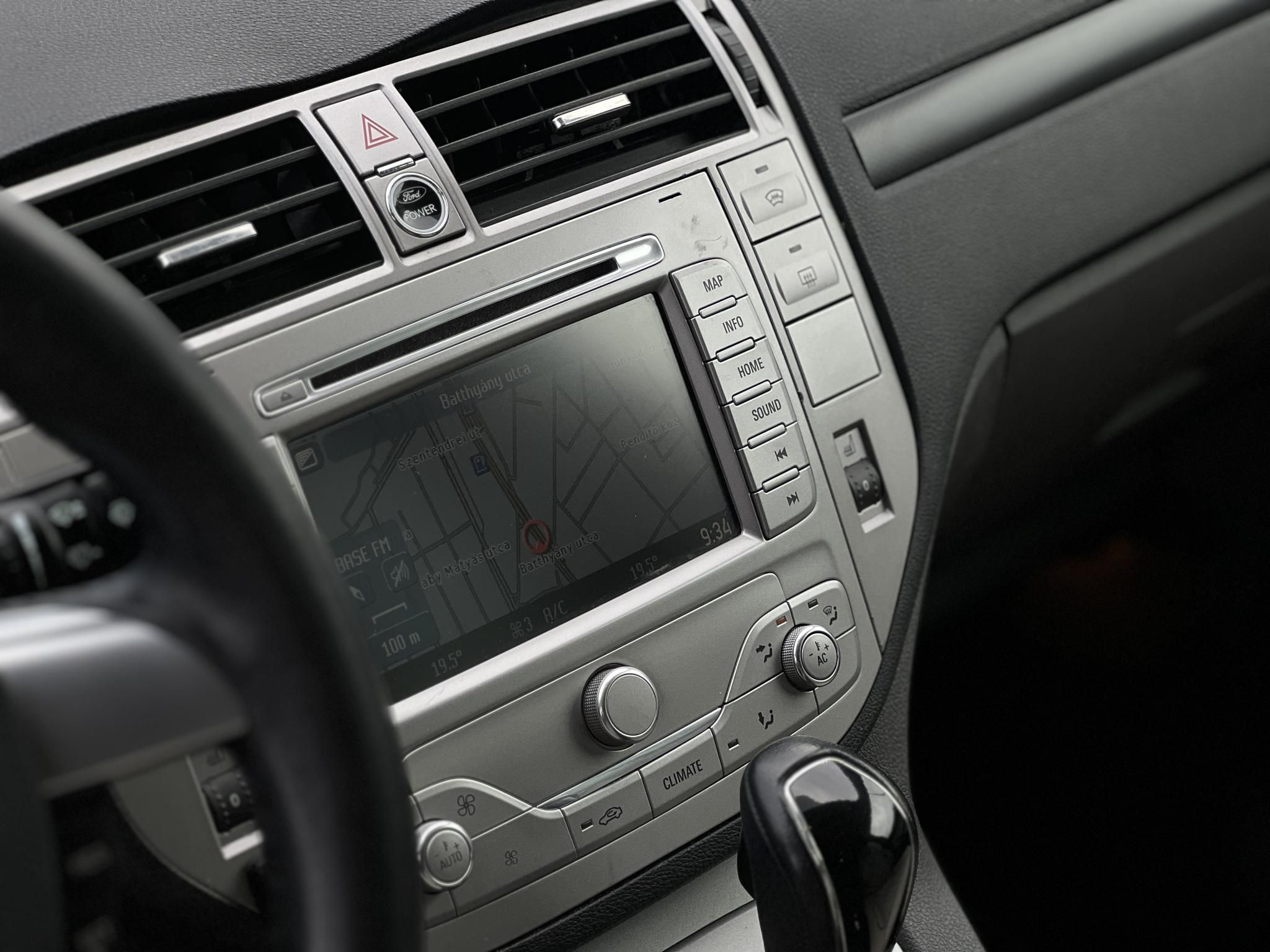 FORD KUGA 2.5T Titanium Individual 4WD (Automata) Magyarországi. 4 évszakos gumik. világos belső. vezérlés cserélve!