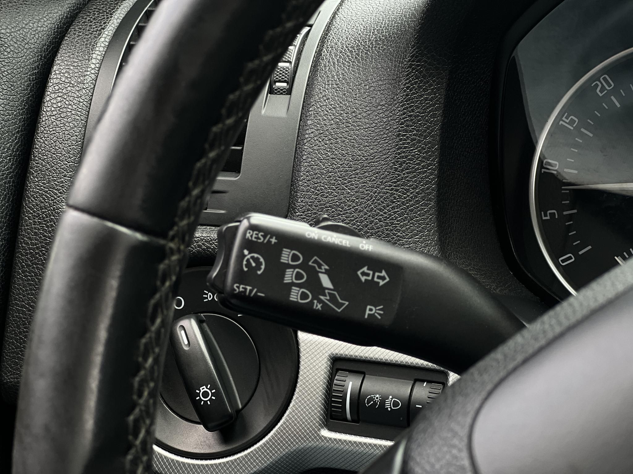 SKODA OCTAVIA Combi 2.0 TDI Ambiente DSG Tempomat Ülésfűtés Bluetooth Navigáció!