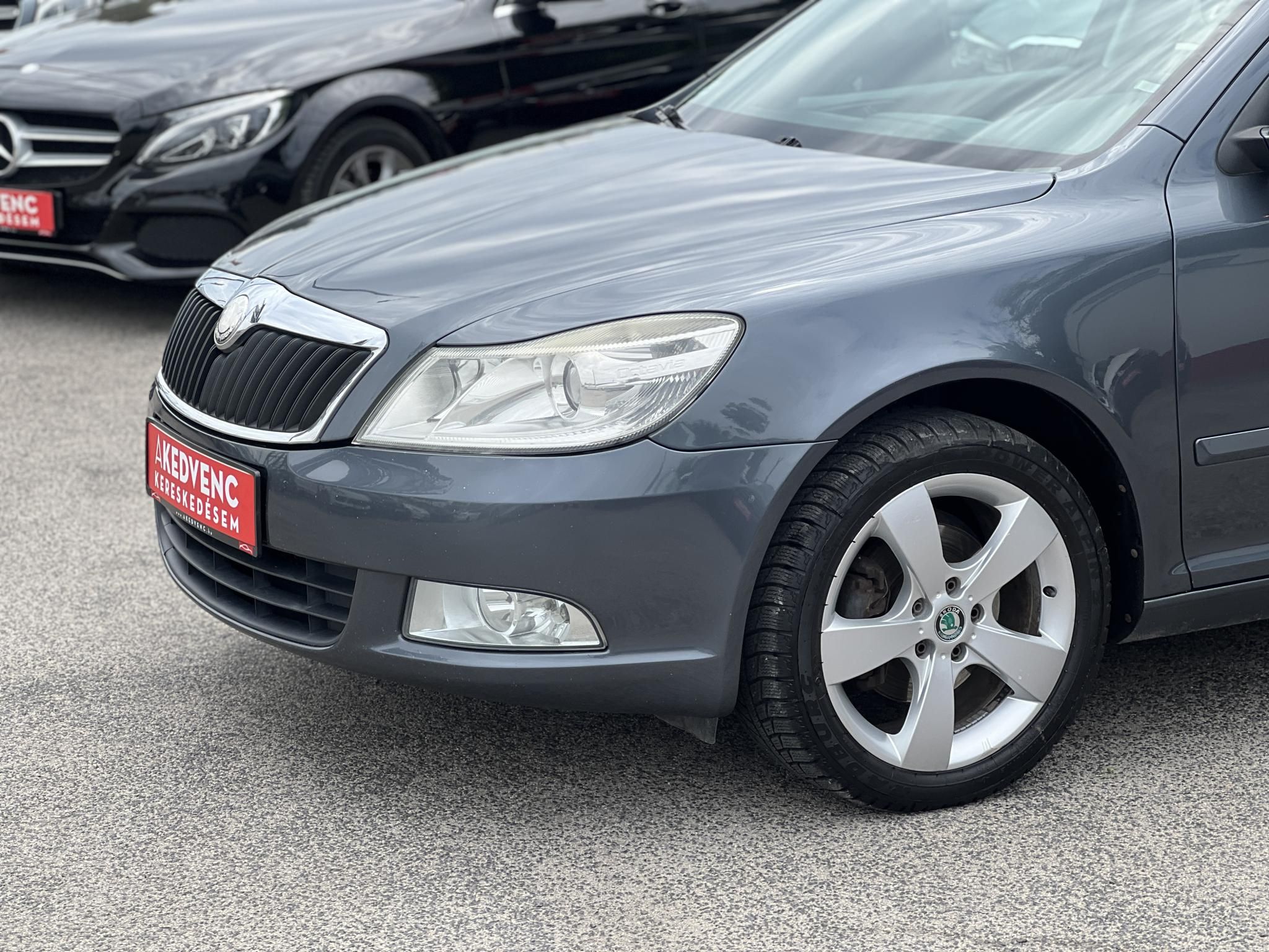 SKODA OCTAVIA Combi 2.0 TDI Ambiente DSG Tempomat Ülésfűtés Bluetooth Navigáció!