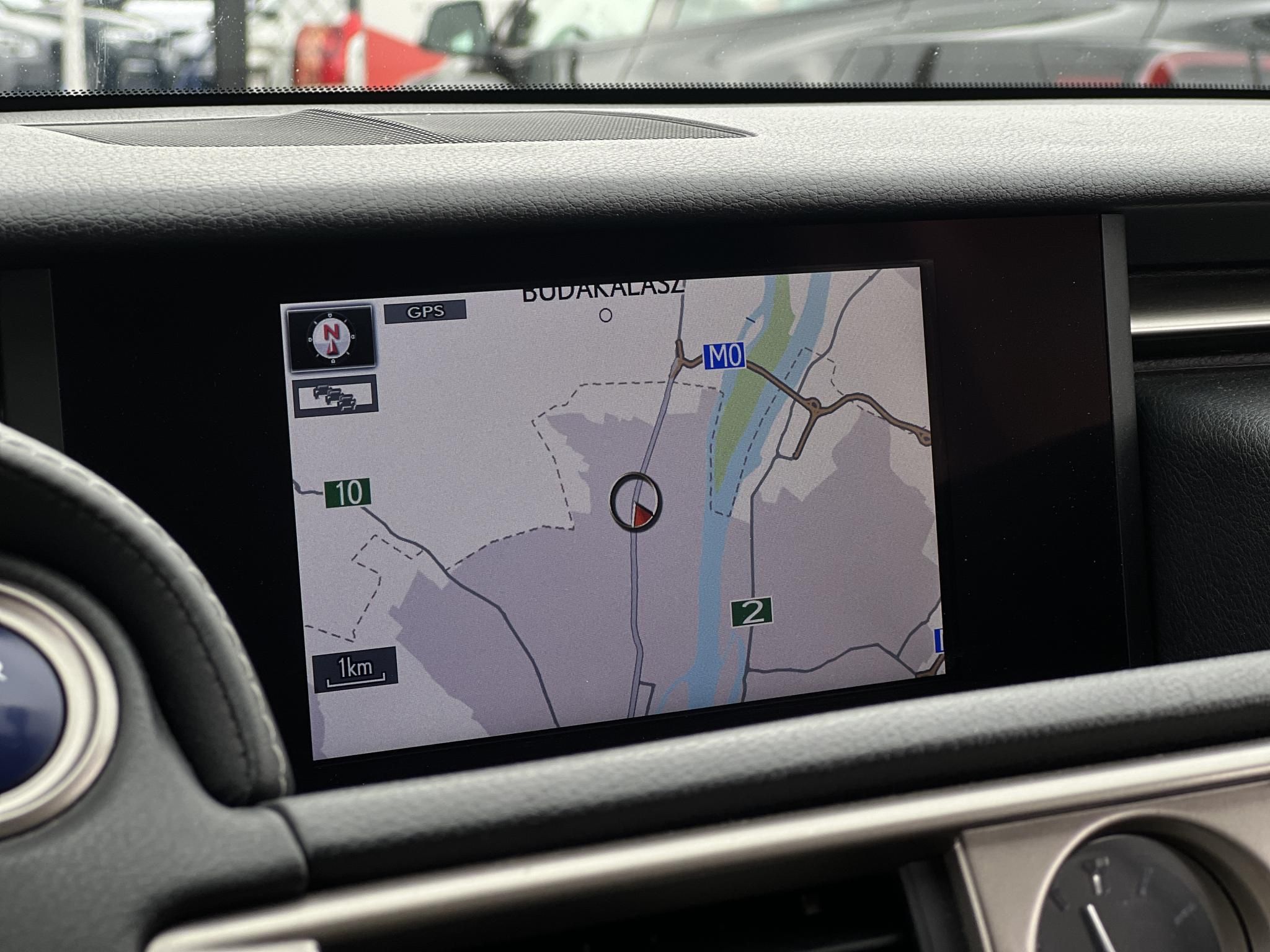 LEXUS IS 300h Comfort Leather&Navigation (Automata) Hybrid garancia Márkaszervizelt. Gyári fényezés. Téli-nyári gumi garnitúra!