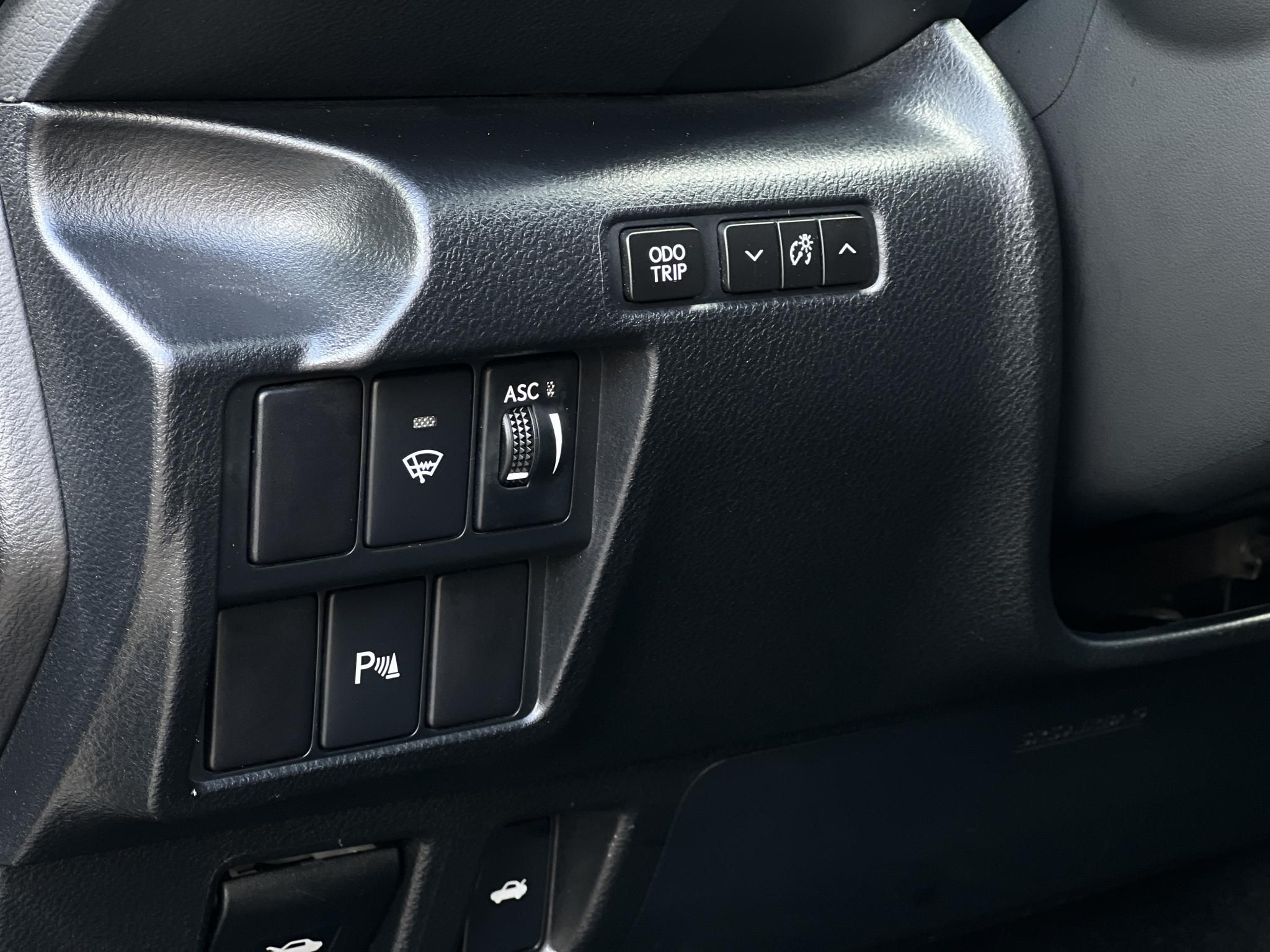 LEXUS IS 300h Comfort Leather&Navigation (Automata) Hybrid garancia Márkaszervizelt. Gyári fényezés. Téli-nyári gumi garnitúra!
