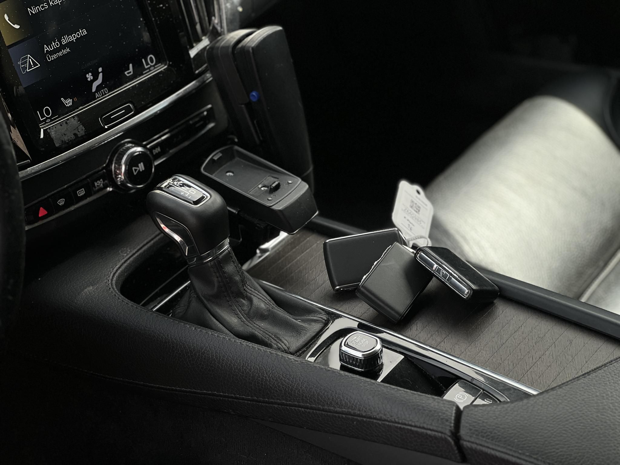 VOLVO V90 Cross Country 2.0 D [D4] AWD Geartronic Ments meg! :)