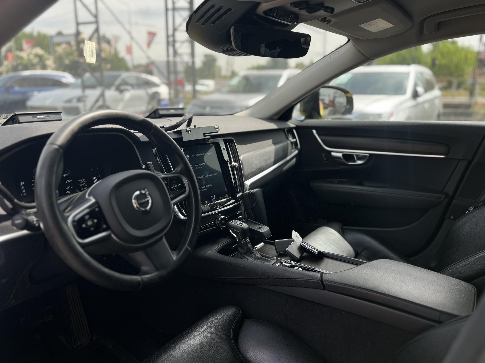 VOLVO V90 Cross Country 2.0 D [D4] AWD Geartronic Ments meg! :)