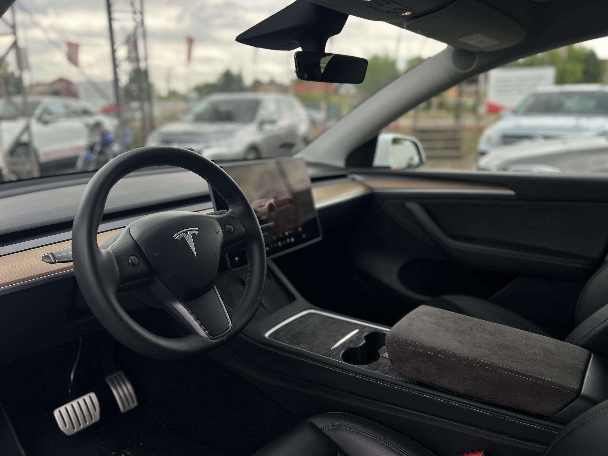 TESLA MODEL Y Performance AWD (Automata) 138e km. AMD Ryzen. mátrix LED. hőszivattyú. magyar rendszámos. garanciális!
