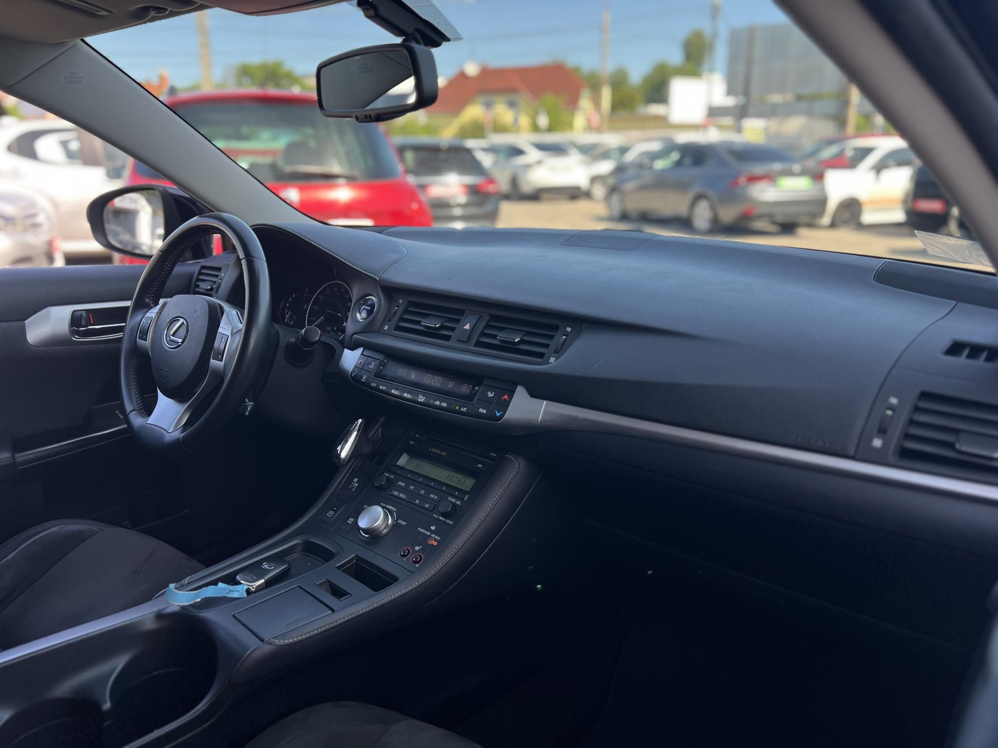 LEXUS CT 200h Comfort (Automata) Ülésfűtés. tolatókamera. szervizkönyv. 8 felni