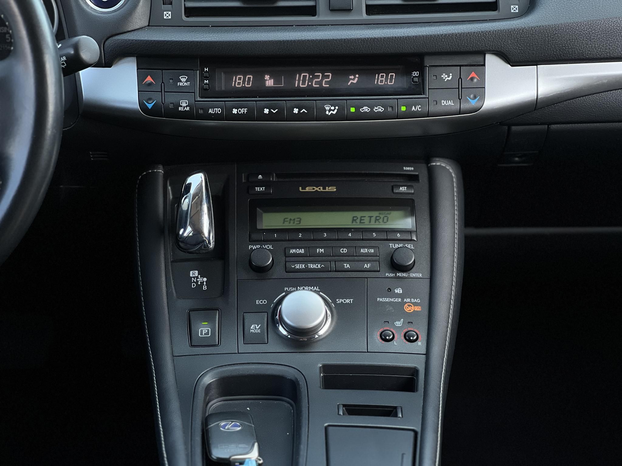 LEXUS CT 200h Comfort (Automata) Ülésfűtés. tolatókamera. szervizkönyv. 8 felni