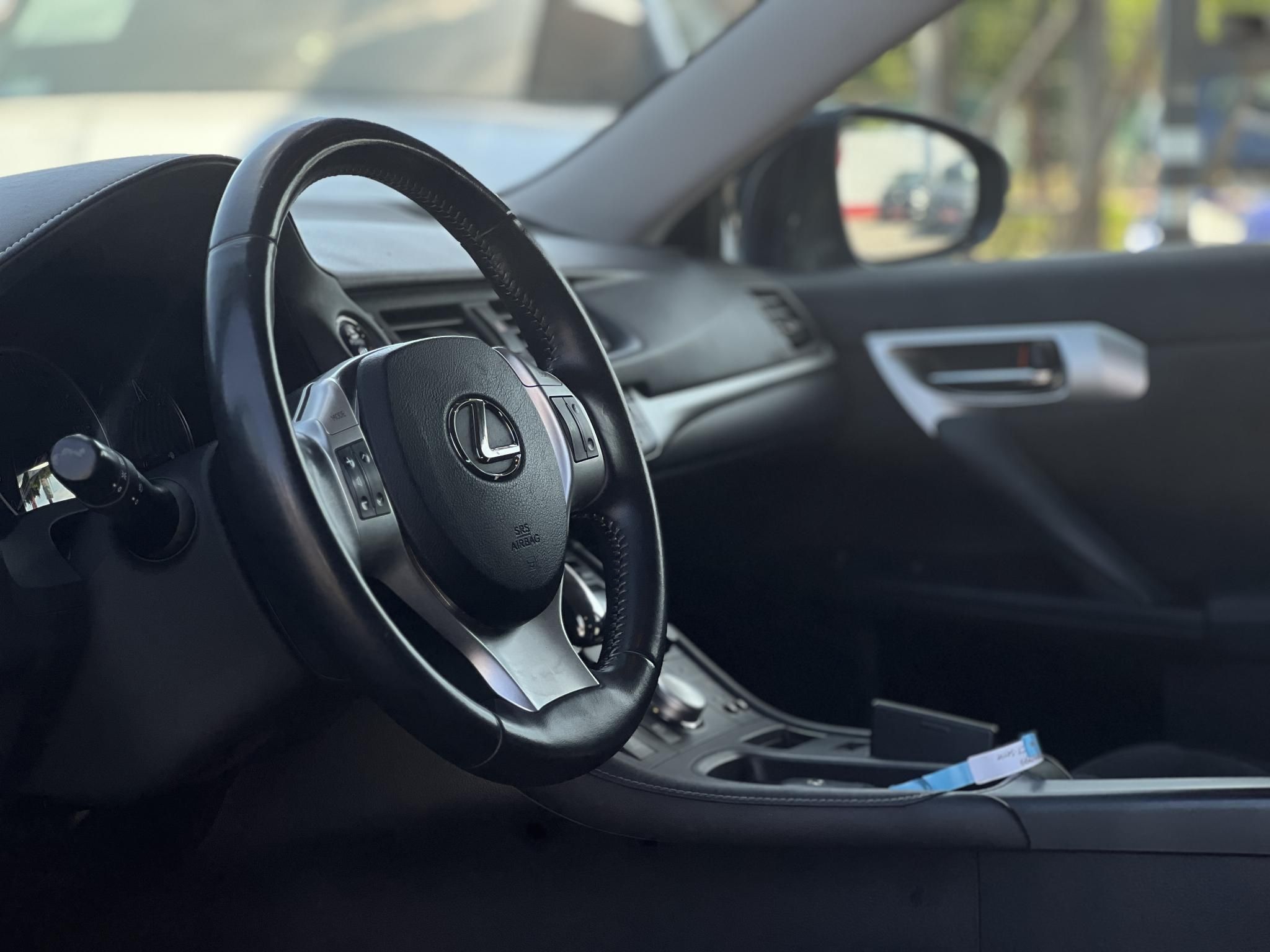 LEXUS CT 200h Comfort (Automata) Ülésfűtés. tolatókamera. szervizkönyv. 8 felni