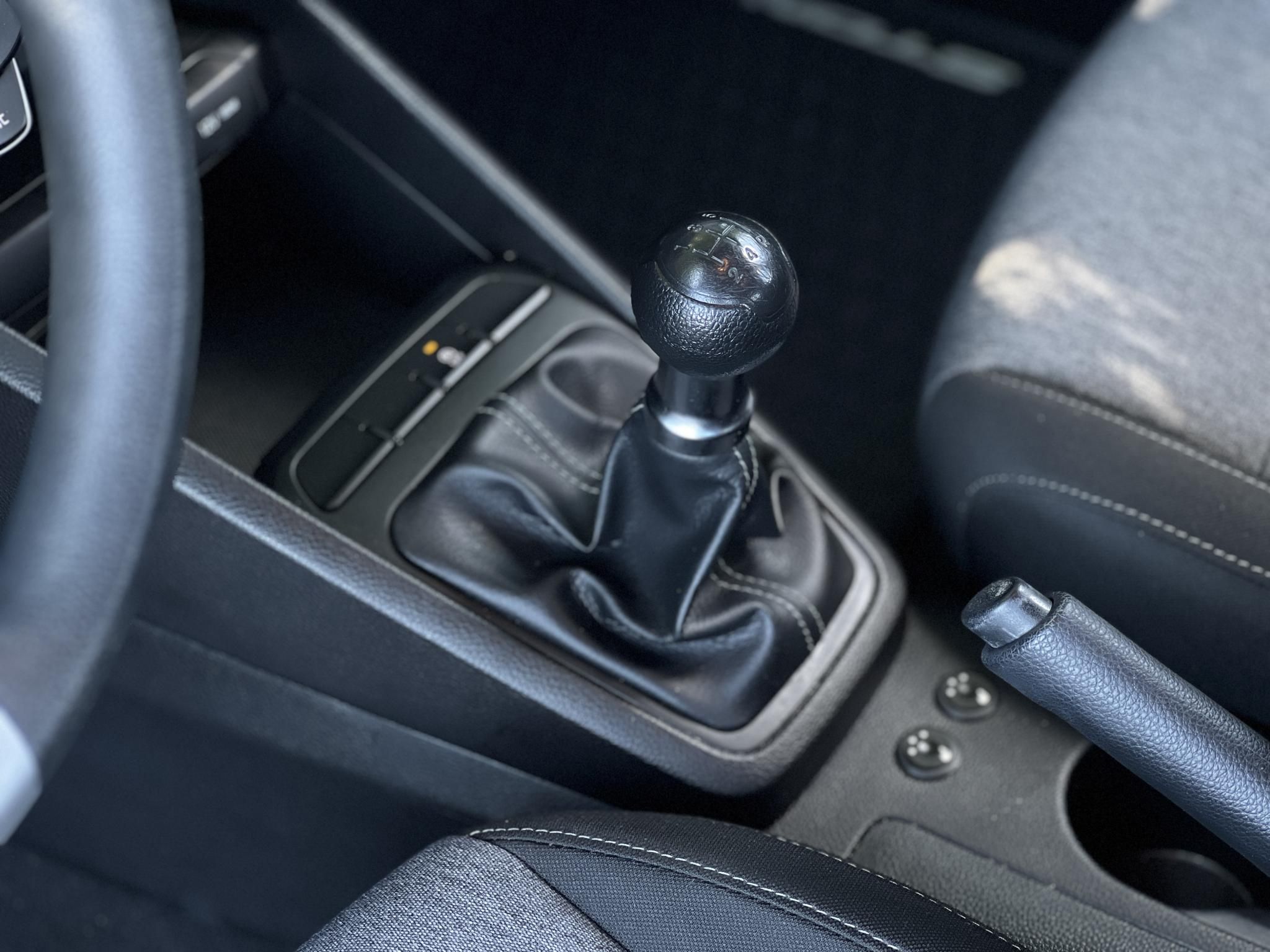 KIA STONIC 1.25 MPI Style 63e km. Magyarországi. Gyári fényezés. Végig vezetett szervizkönyv!