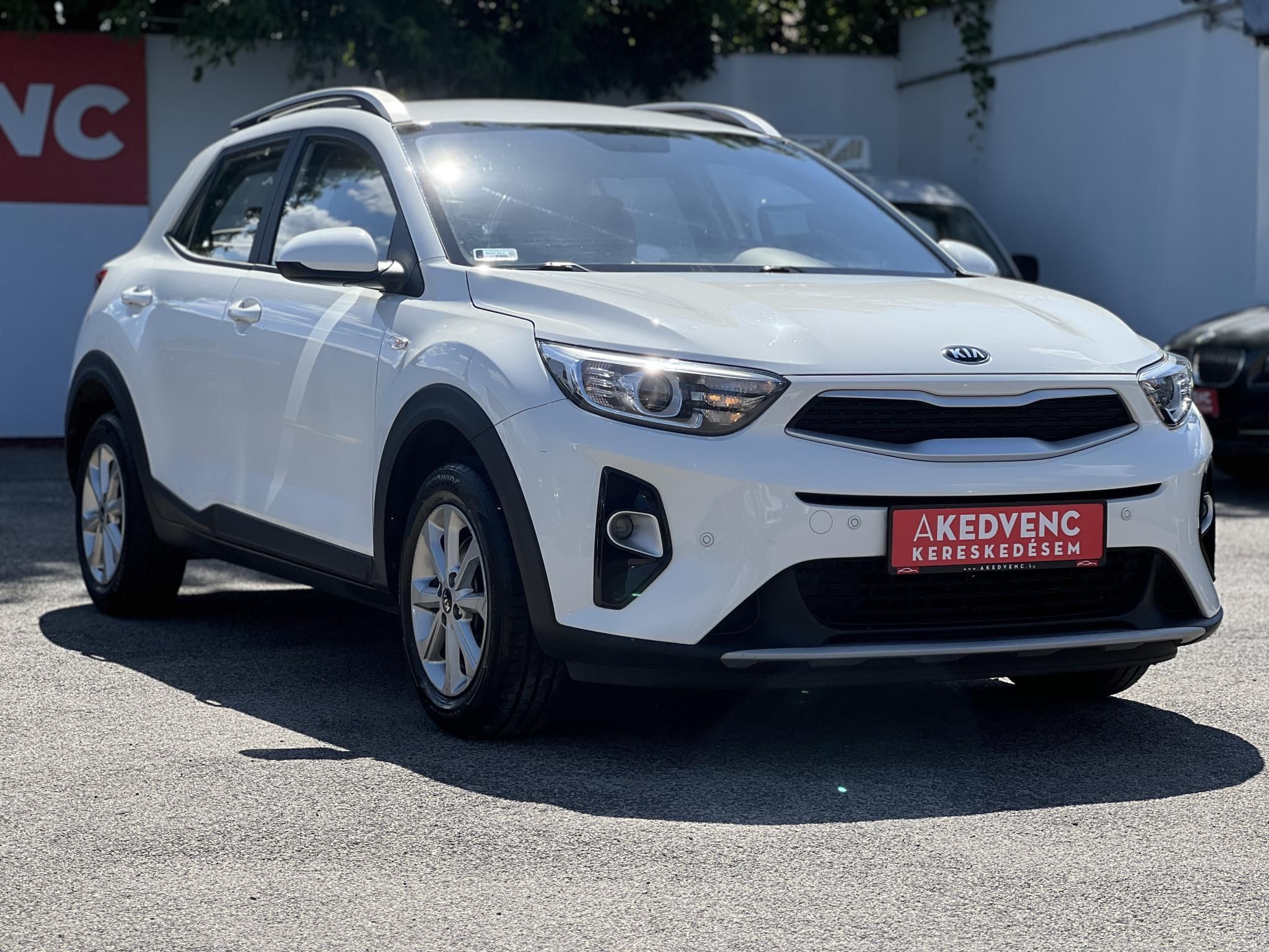 KIA STONIC 1.25 MPI Style 63e km. Magyarországi. Gyári fényezés. Végig vezetett szervizkönyv!