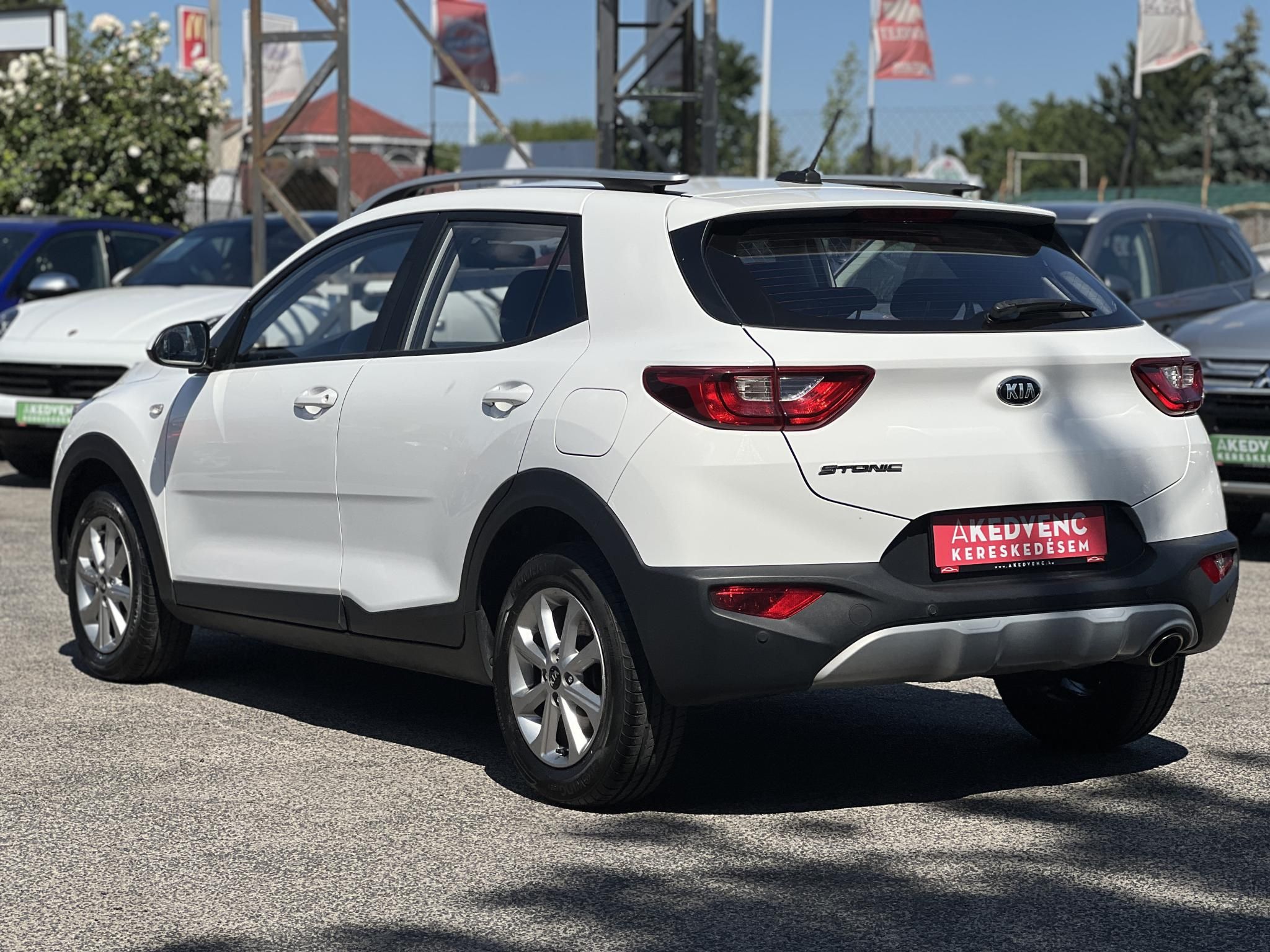 KIA STONIC 1.25 MPI Style 63e km. Magyarországi. Gyári fényezés. Végig vezetett szervizkönyv!