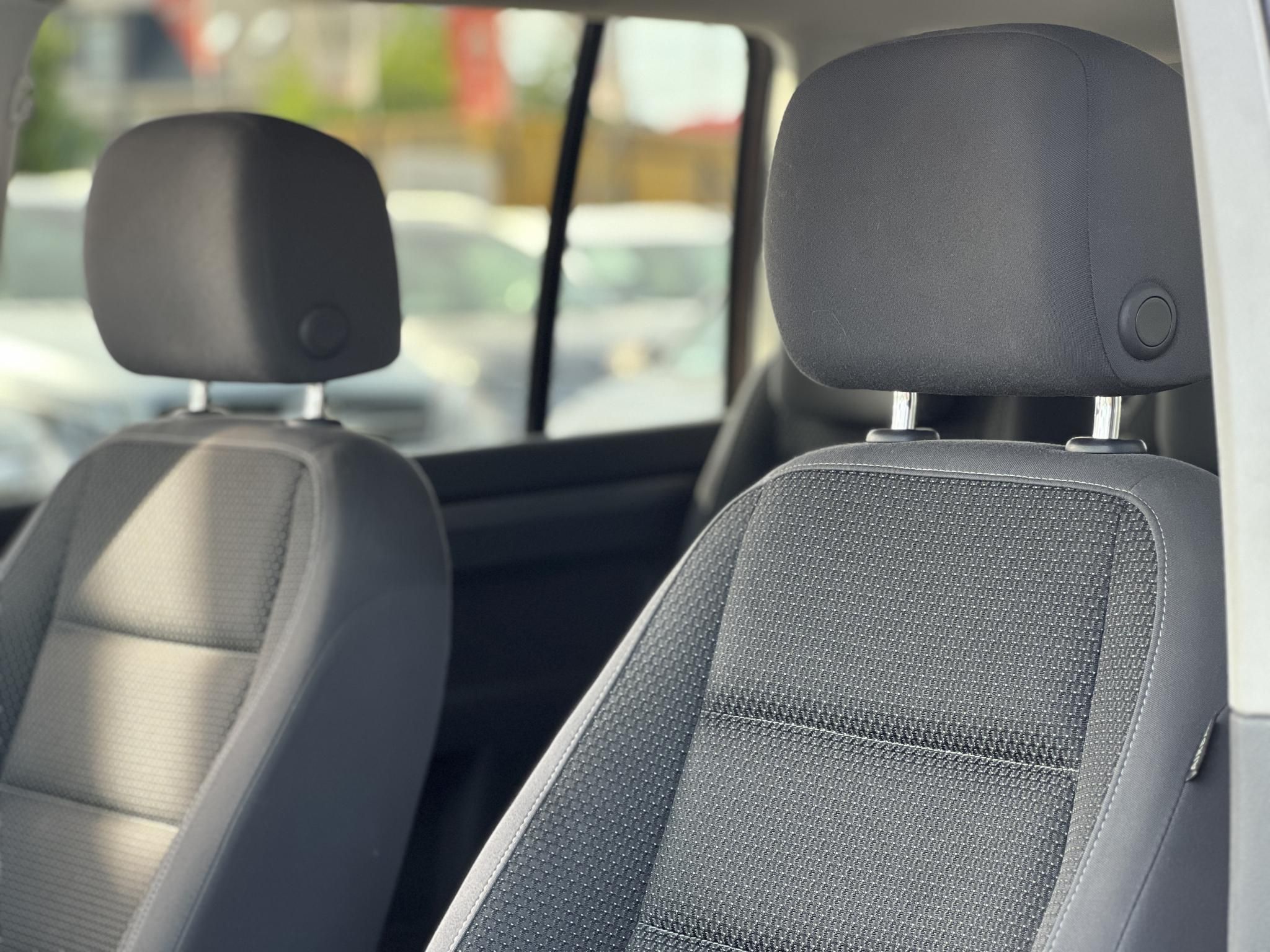 VOLKSWAGEN TOURAN 1.6 CR TDI Comfortline [7 személy] Vezérlés cserélve. 4 évszakos gumik!