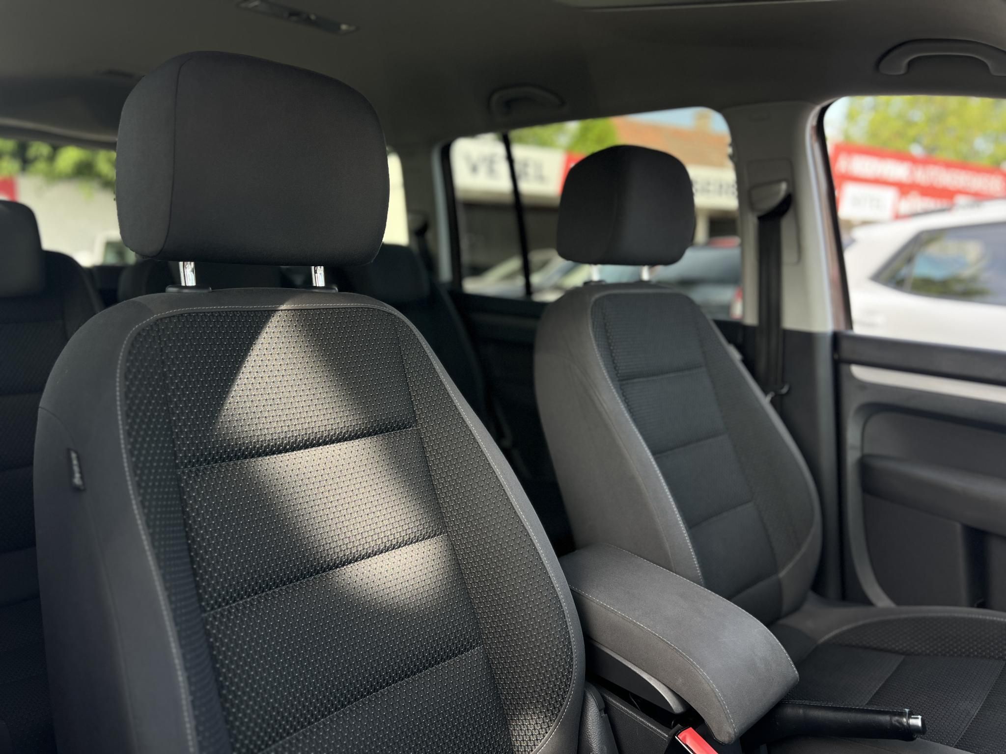 VOLKSWAGEN TOURAN 1.6 CR TDI Comfortline [7 személy] Vezérlés cserélve. 4 évszakos gumik!