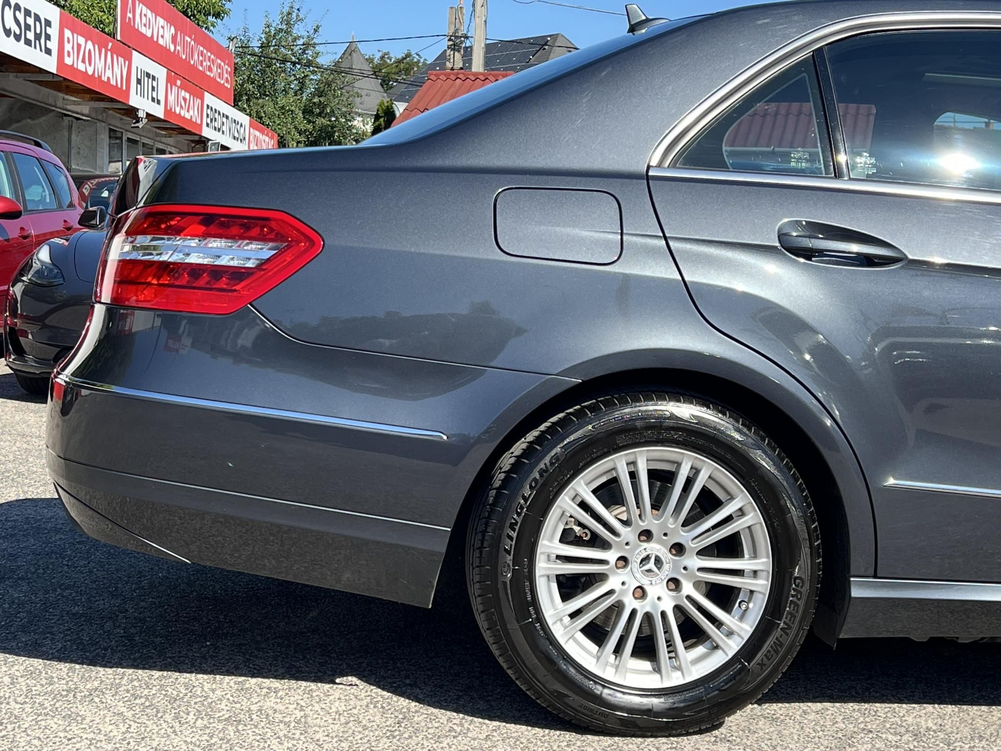 MERCEDES-BENZ E 200 CGI BlueEFFICIENCY Elegance (Automata) Gyári fényezés. Dokumentált előélet. Garantált 149e km!