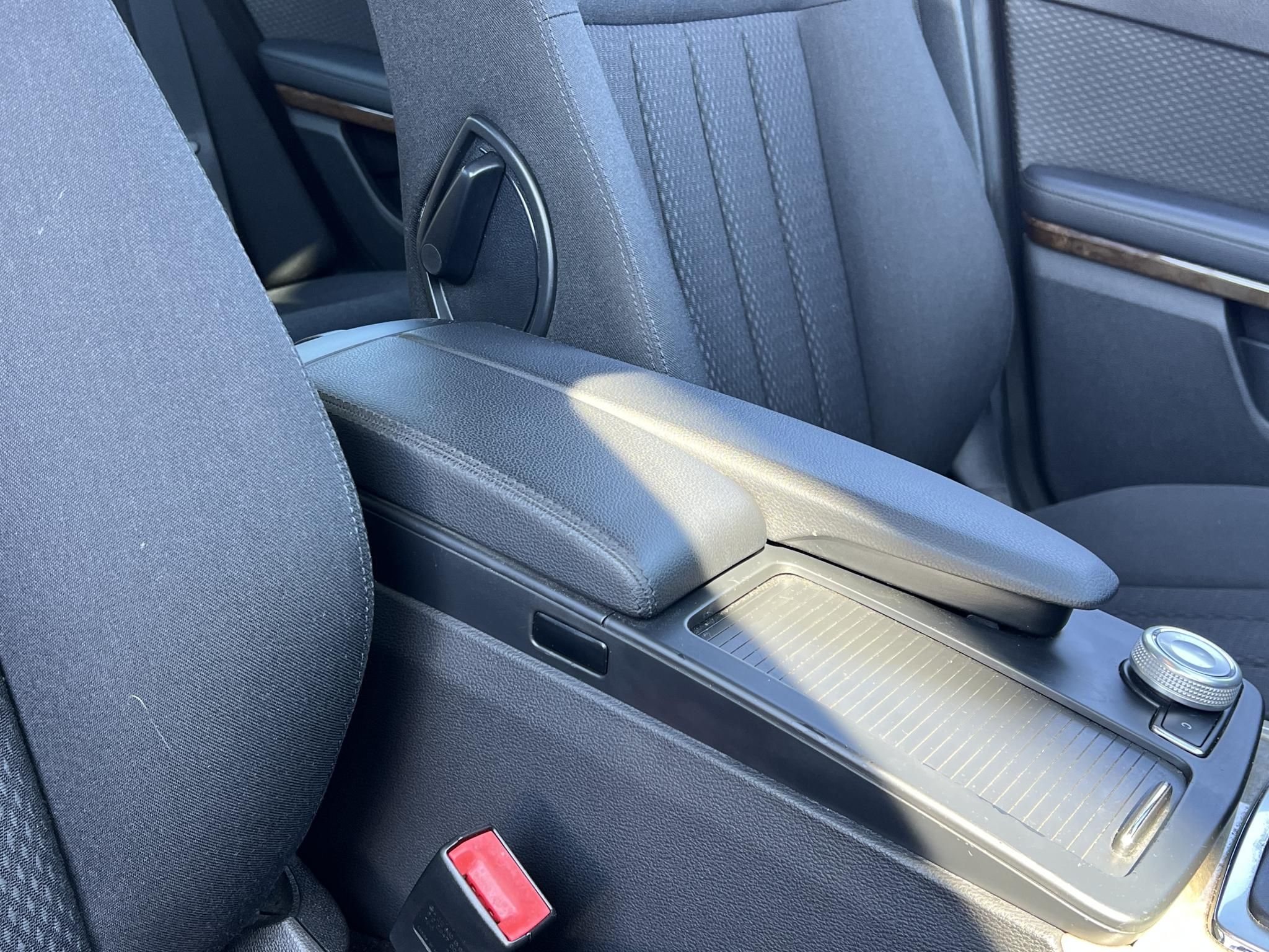 MERCEDES-BENZ E 200 CGI BlueEFFICIENCY Elegance (Automata) Gyári fényezés. Dokumentált előélet. Garantált 149e km!