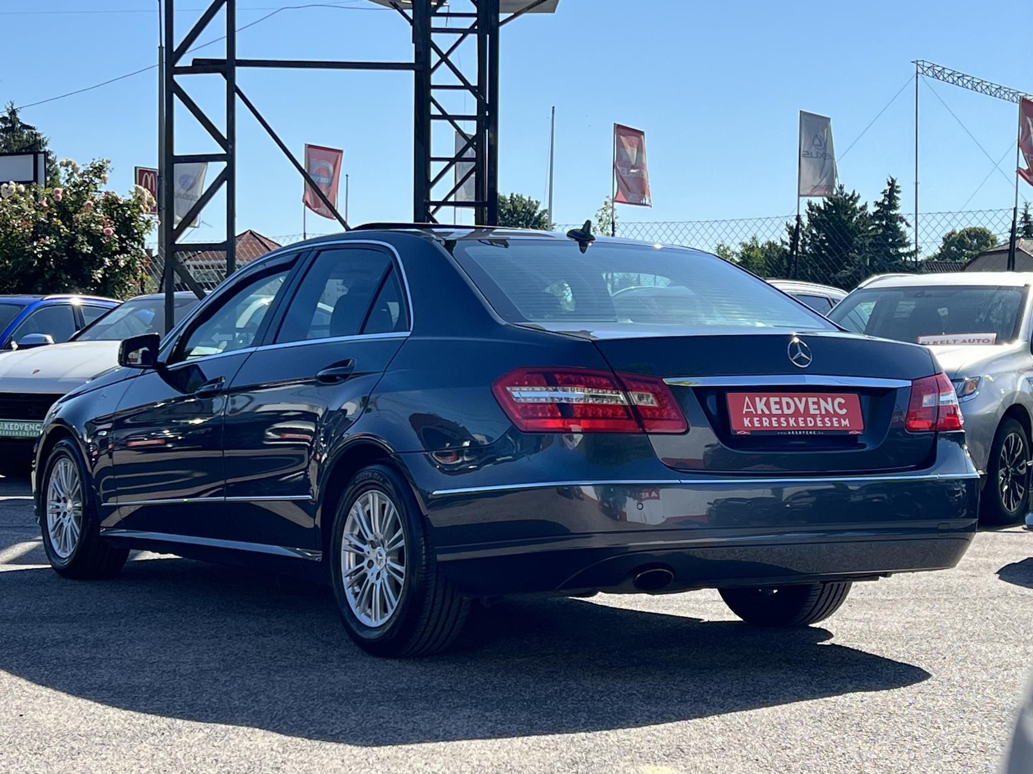 MERCEDES-BENZ E 200 CGI BlueEFFICIENCY Elegance (Automata) Gyári fényezés. Dokumentált előélet. Garantált 149e km!