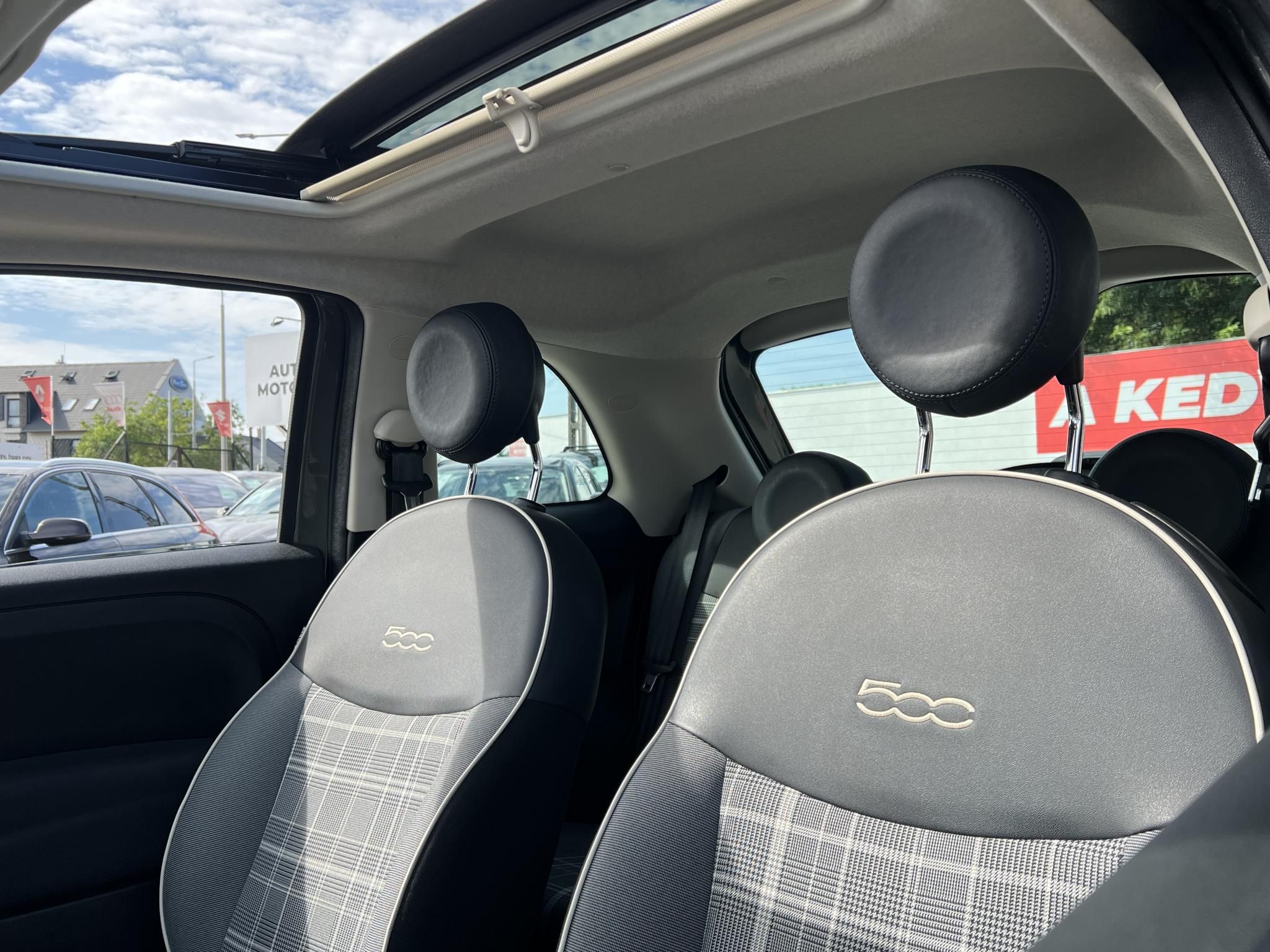 FIAT 500 500C 1.2 8V Lounge Dualogic 51e km. M.o.-i. Automata. Gyári fényezés. Végig vezetett szervizkönyv!