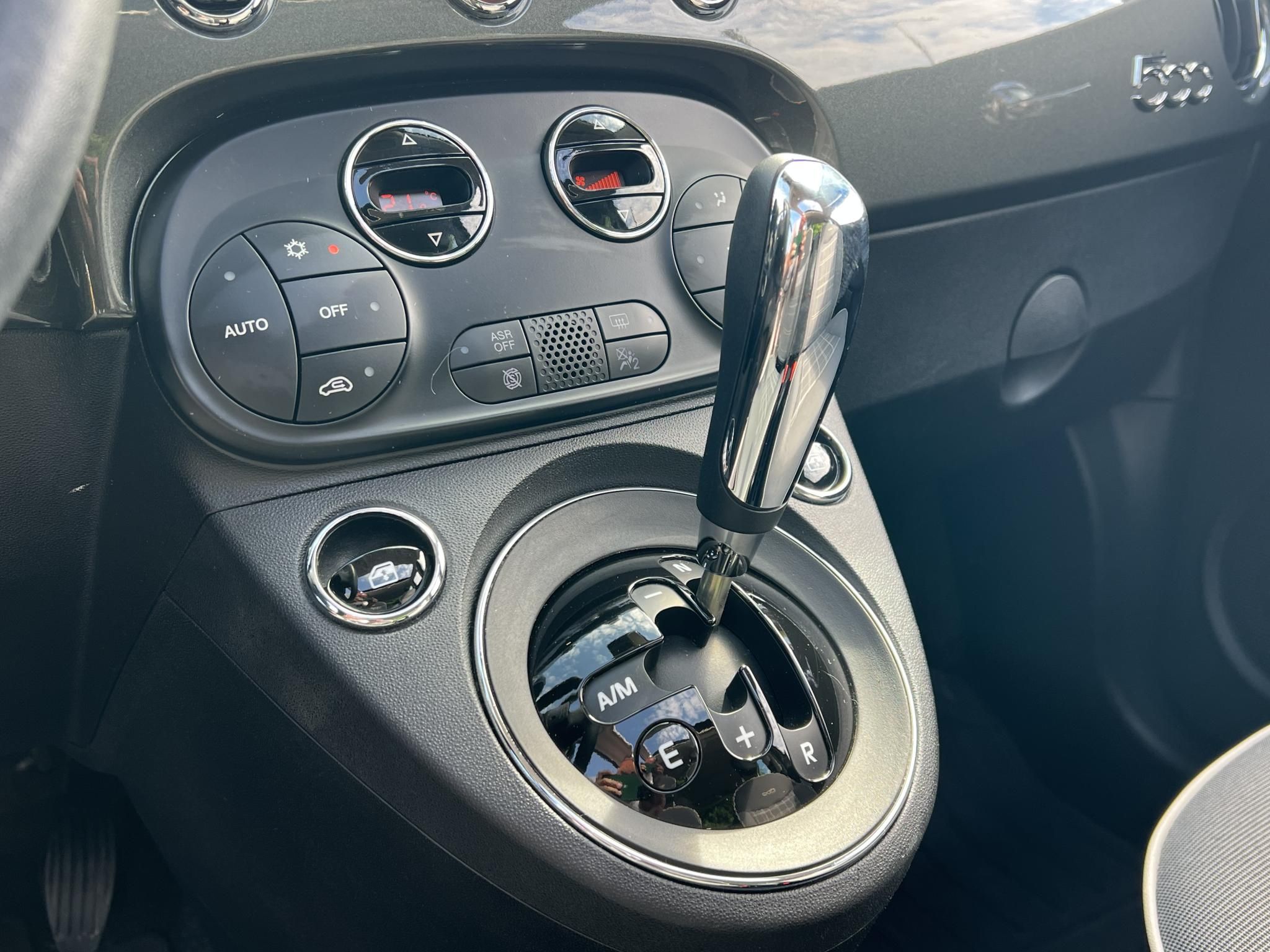 FIAT 500 500C 1.2 8V Lounge Dualogic 51e km. M.o.-i. Automata. Gyári fényezés. Végig vezetett szervizkönyv!