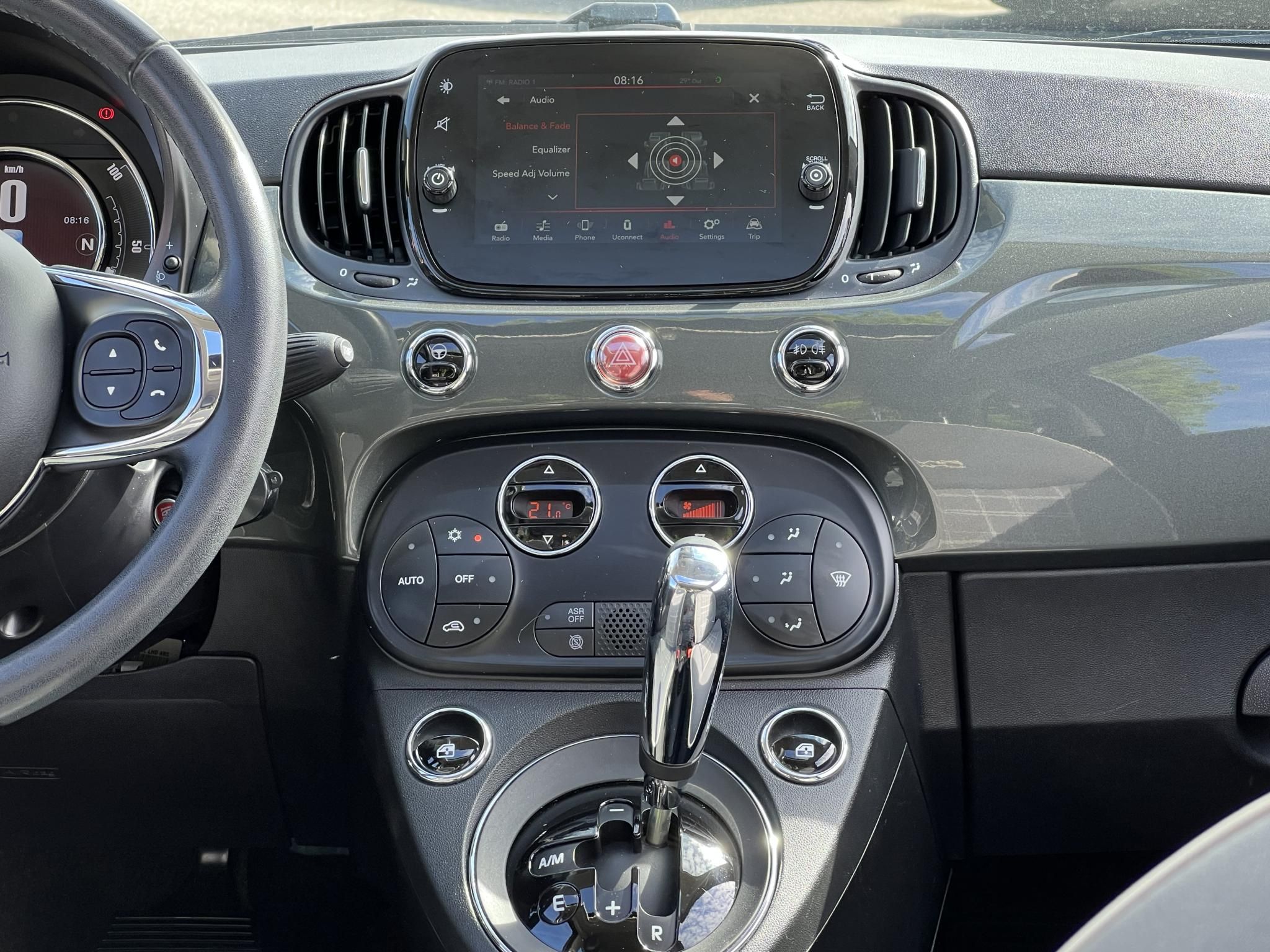 FIAT 500 500C 1.2 8V Lounge Dualogic 51e km. M.o.-i. Automata. Gyári fényezés. Végig vezetett szervizkönyv!
