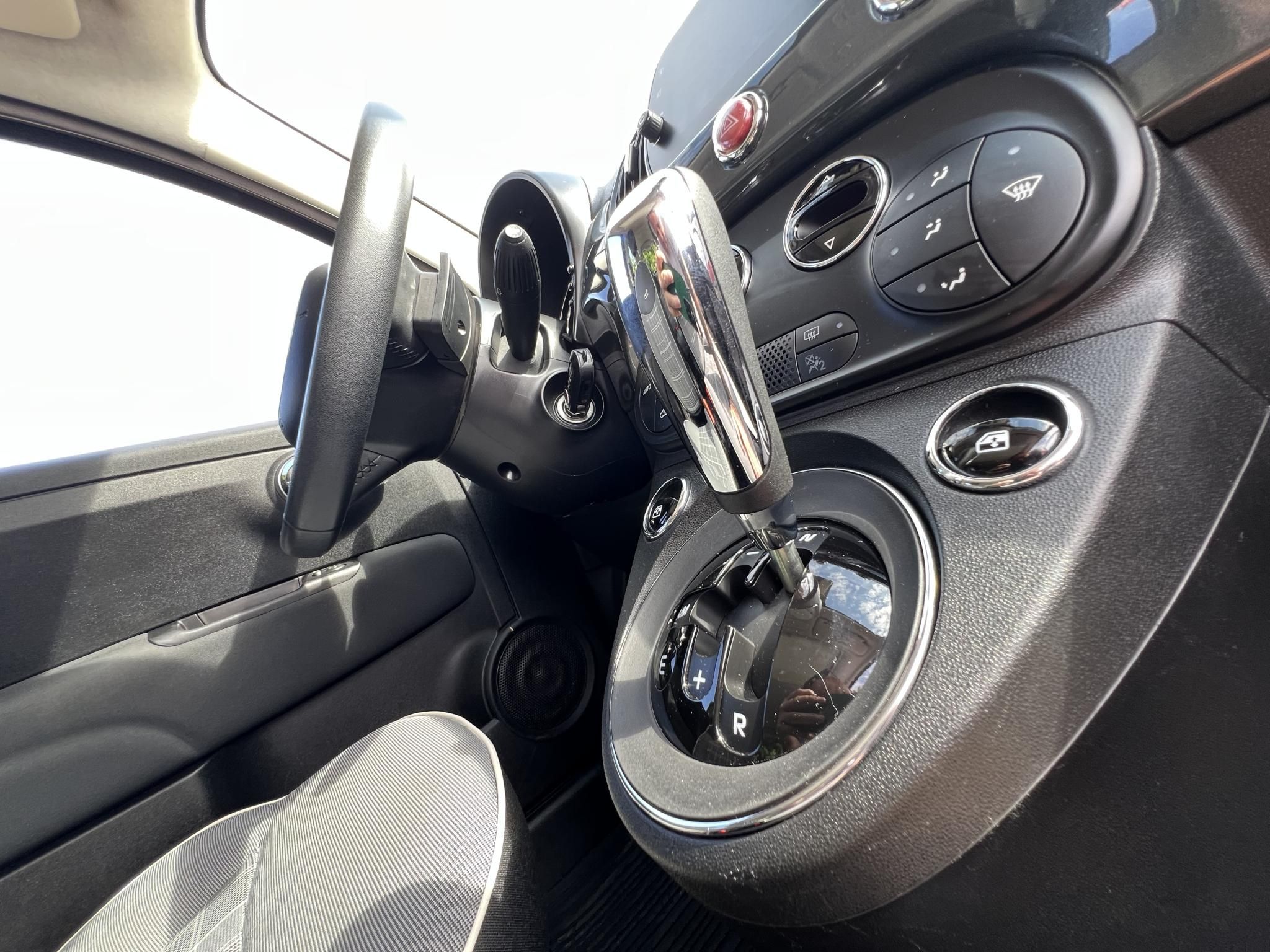 FIAT 500 500C 1.2 8V Lounge Dualogic 51e km. M.o.-i. Automata. Gyári fényezés. Végig vezetett szervizkönyv!