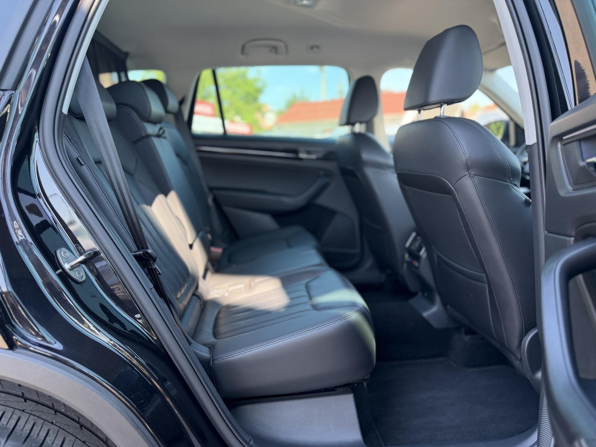 SKODA KODIAQ 2.0 TDI SCR L&K DSG [7 személy] 128e km. LED fényszórók. memória. vonóhorog. 360kamera. CANTON hifi!