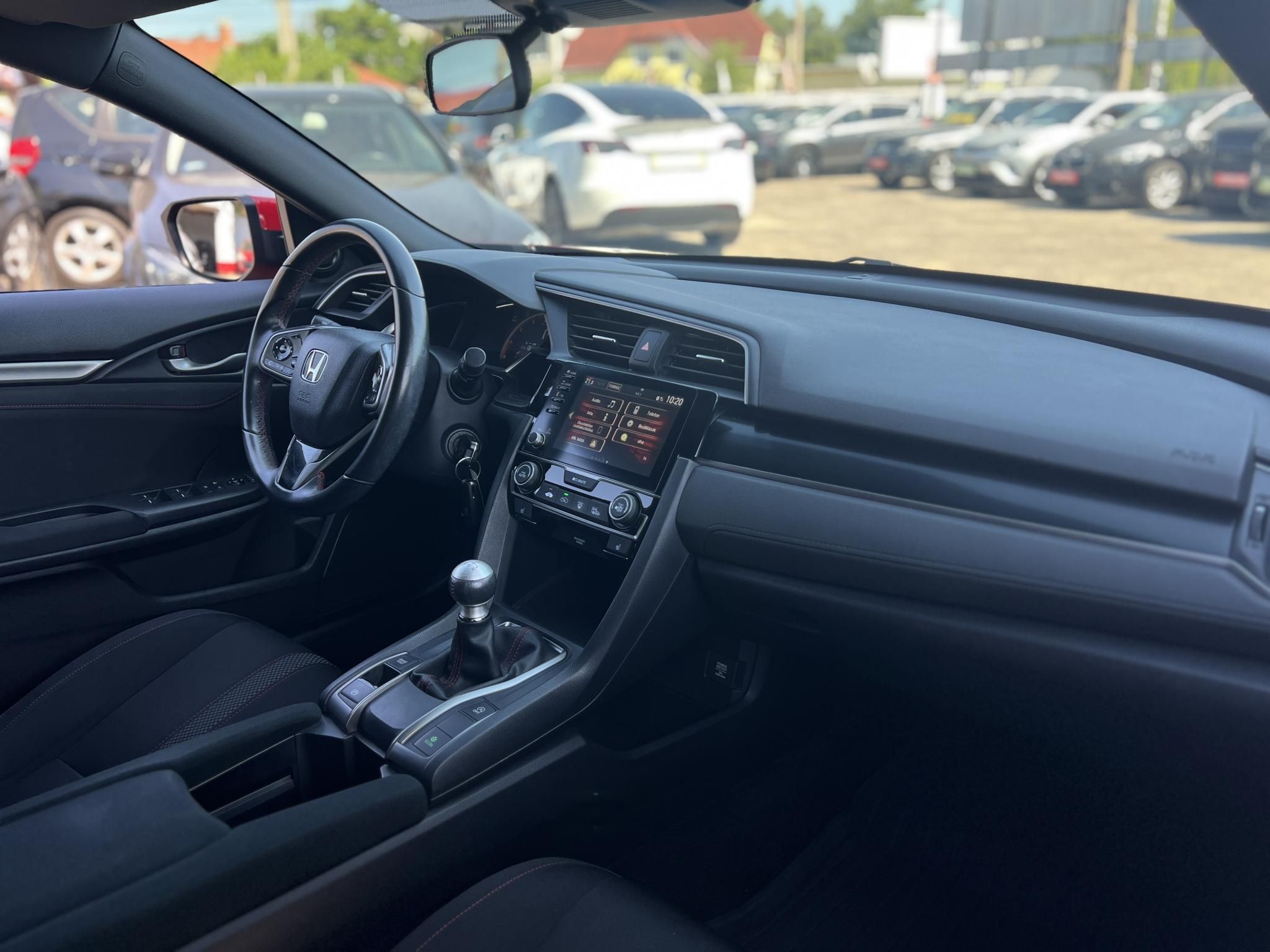 HONDA CIVIC 1.0 T Executive Sport Line 65e km. Magyarországi. 2 tulajdonos. Teljes szerviztörténet!
