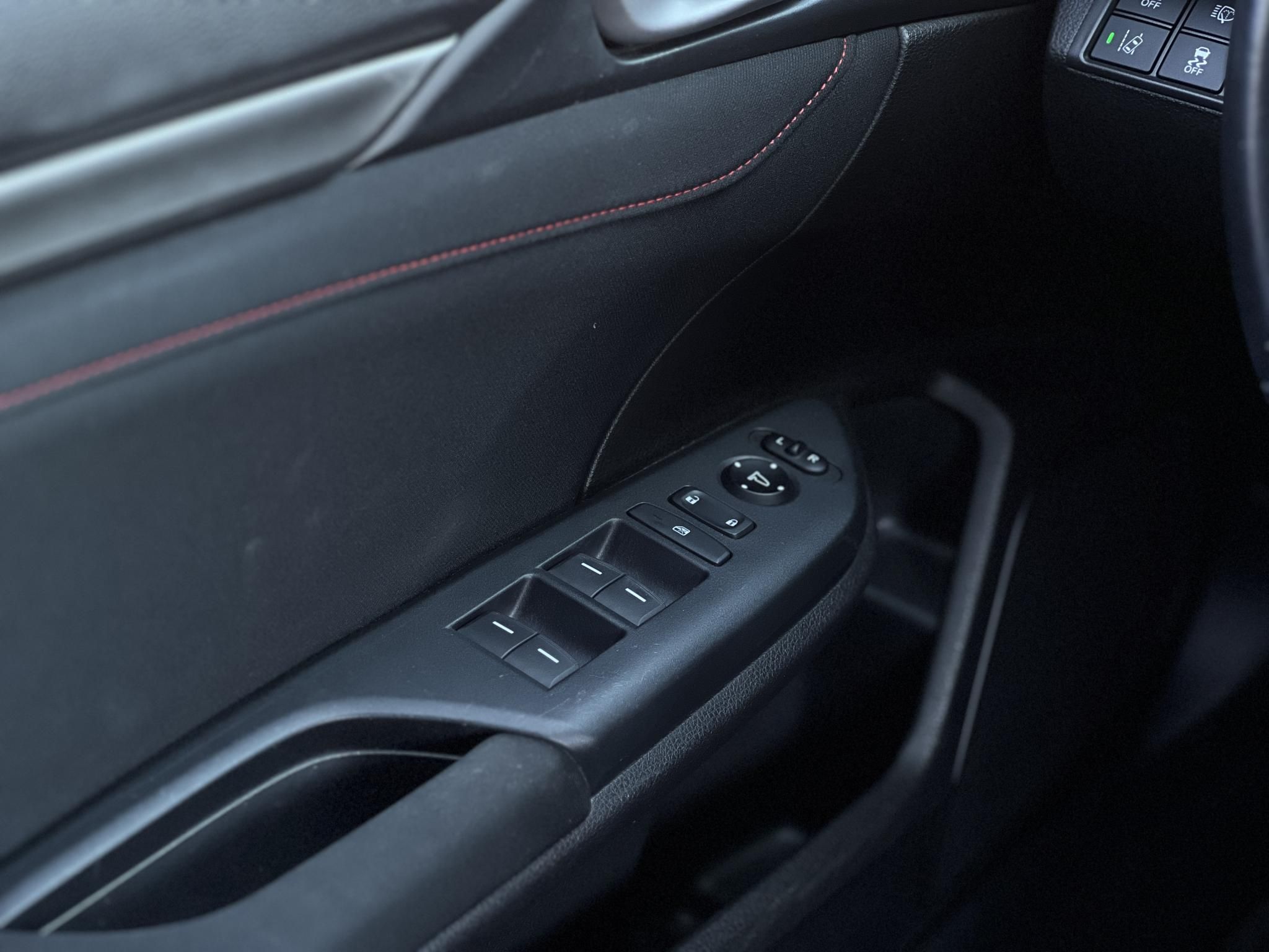 HONDA CIVIC 1.0 T Executive Sport Line 65e km. Magyarországi. 2 tulajdonos. Teljes szerviztörténet!