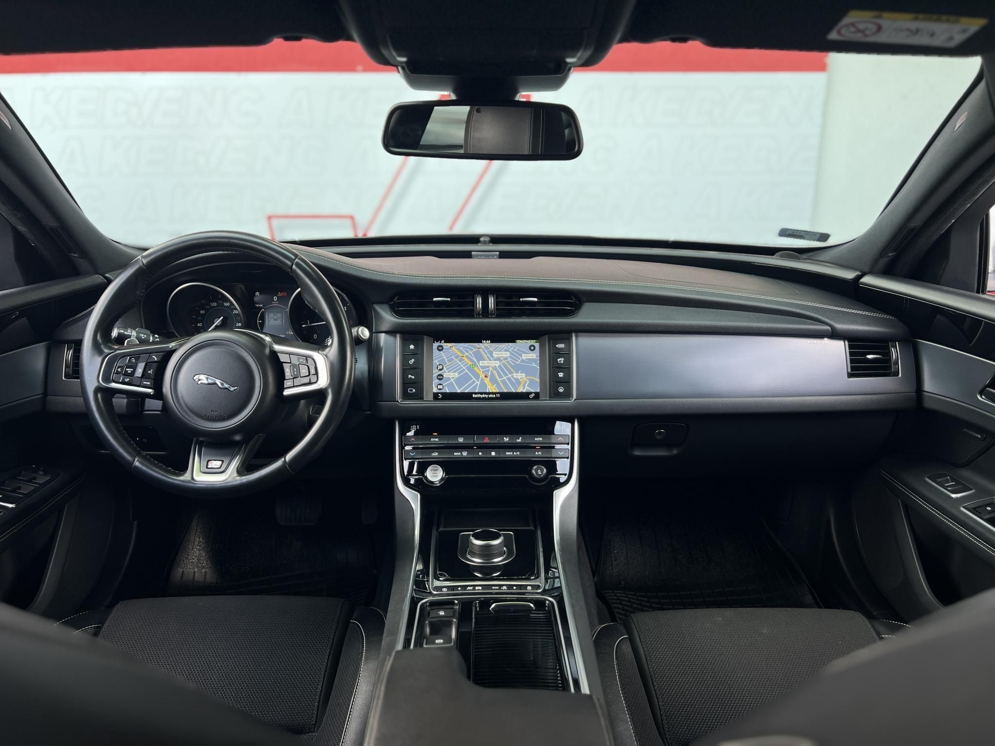JAGUAR XF 2.0 i4D R-Sport Magyarországi. szervizelt!
