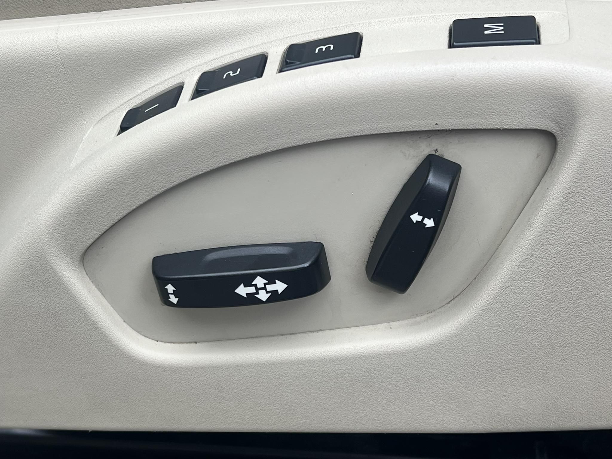 VOLVO XC60 2.4 D [D3] Kinetic Geartronic Klíma Tempomat világos bőr belső! LEGJOBB ÁRON!