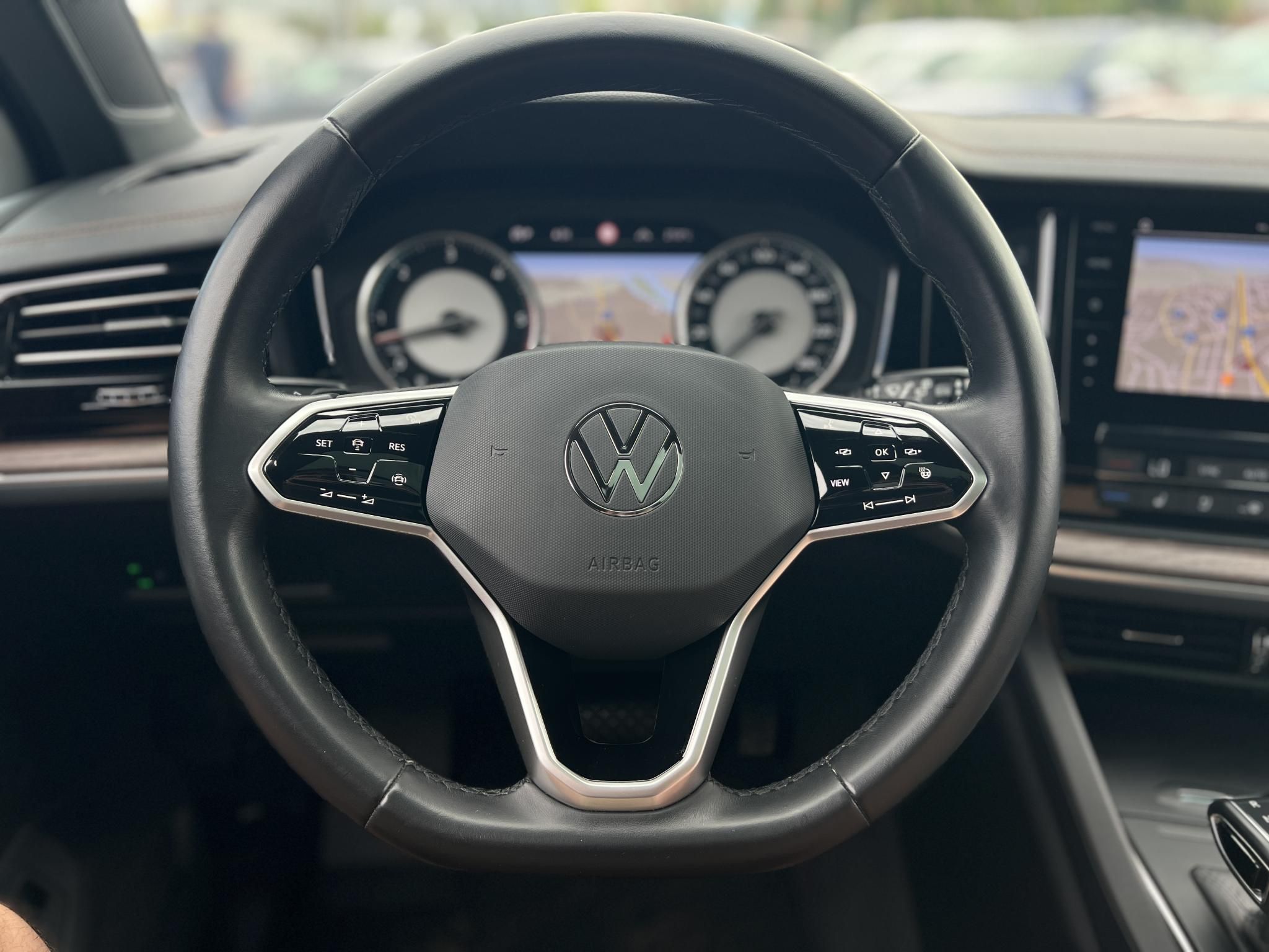 VOLKSWAGEN TOUAREG 3.0 V6 TDI Atmosphere Tiptronic ic 135e km. M.o.-i. magasan felszerelt. márkaszervizelt előélet!