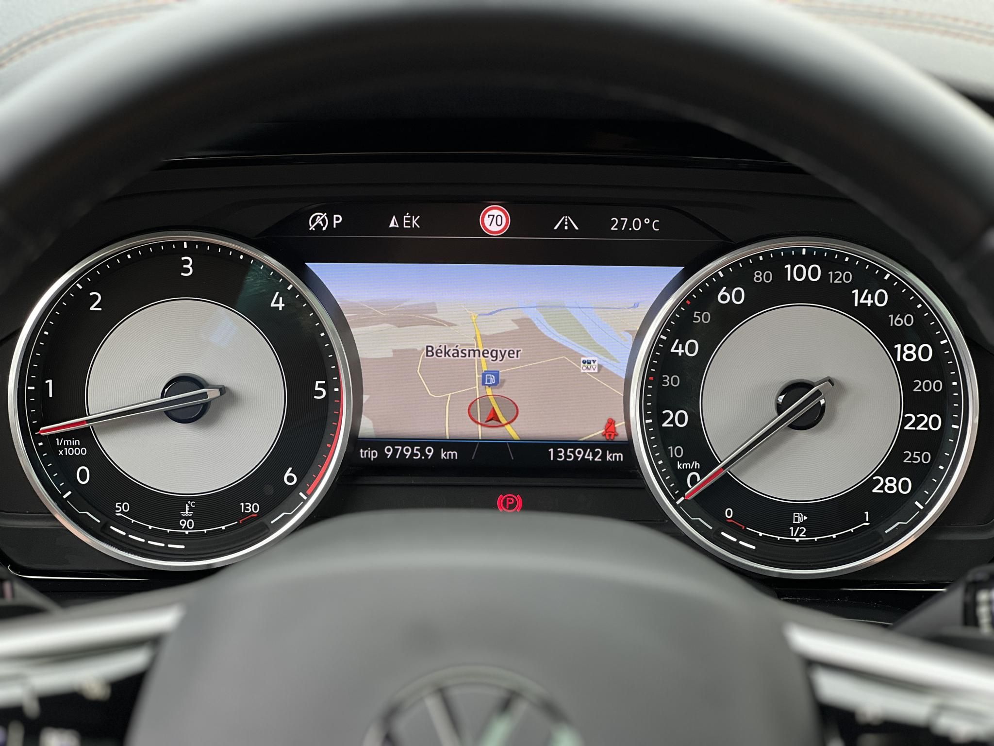 VOLKSWAGEN TOUAREG 3.0 V6 TDI Atmosphere Tiptronic ic 135e km. M.o.-i. magasan felszerelt. márkaszervizelt előélet!