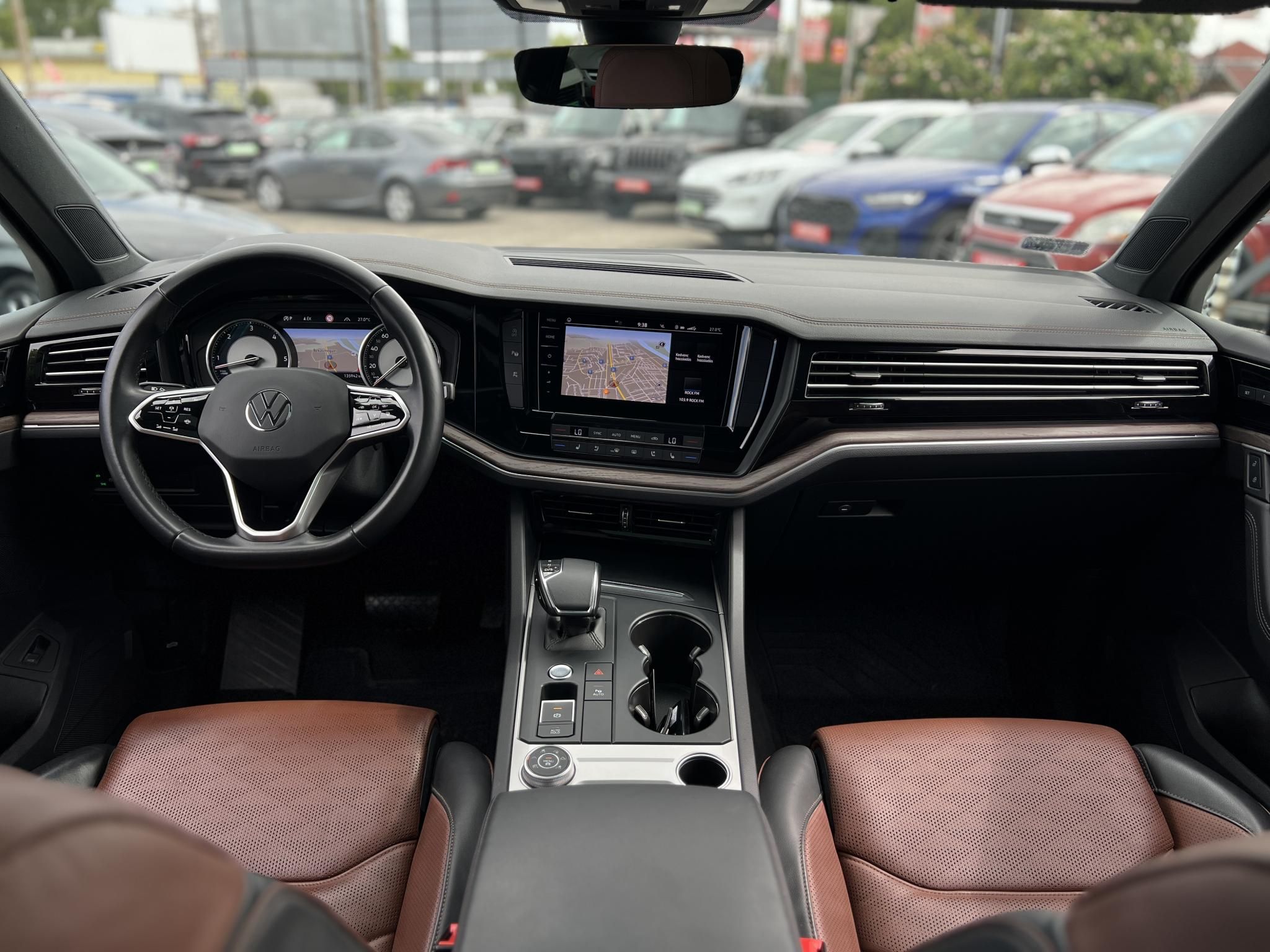 VOLKSWAGEN TOUAREG 3.0 V6 TDI Atmosphere Tiptronic ic 135e km. M.o.-i. magasan felszerelt. márkaszervizelt előélet!