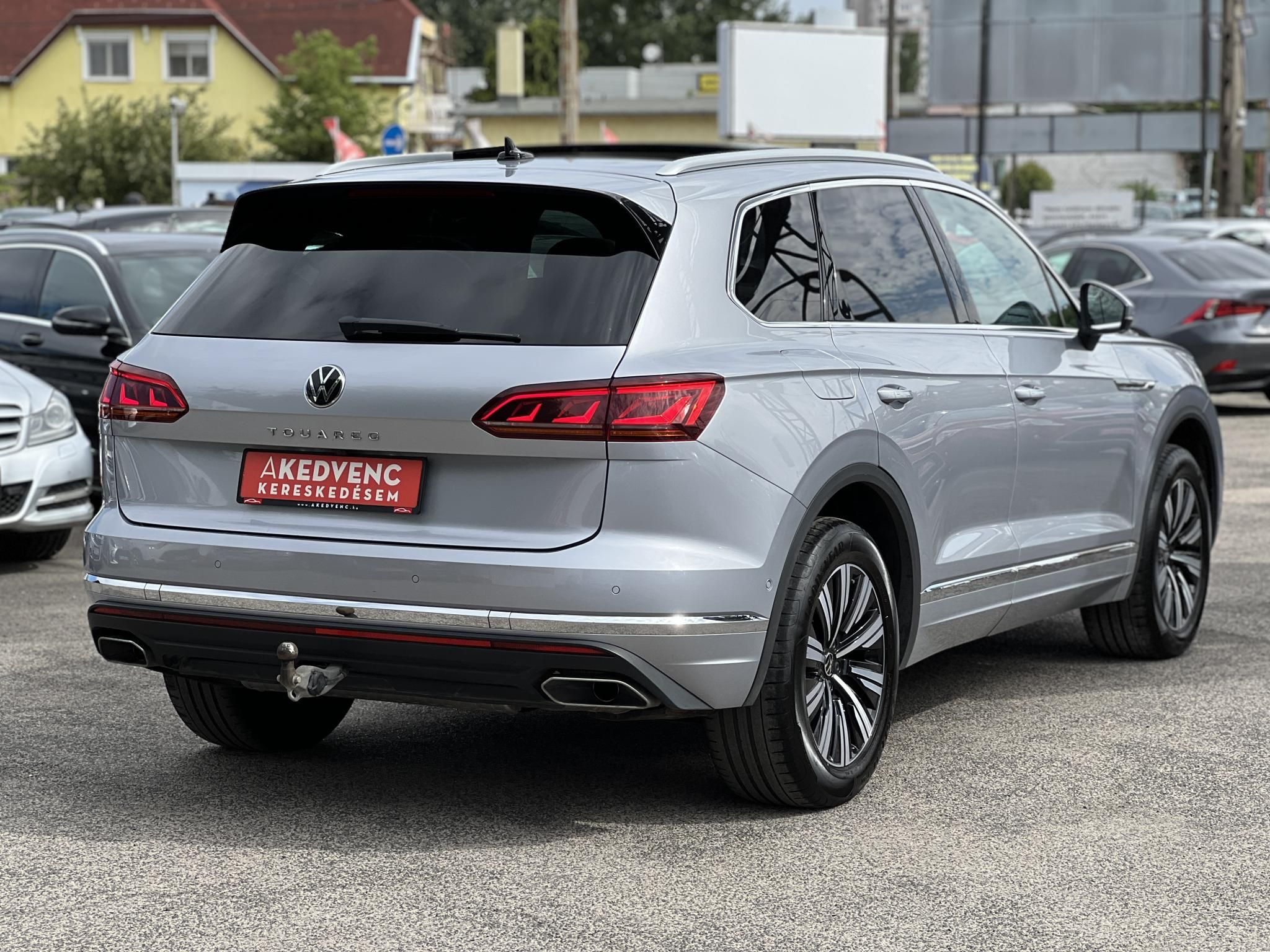 VOLKSWAGEN TOUAREG 3.0 V6 TDI Atmosphere Tiptronic ic 135e km. M.o.-i. magasan felszerelt. márkaszervizelt előélet!