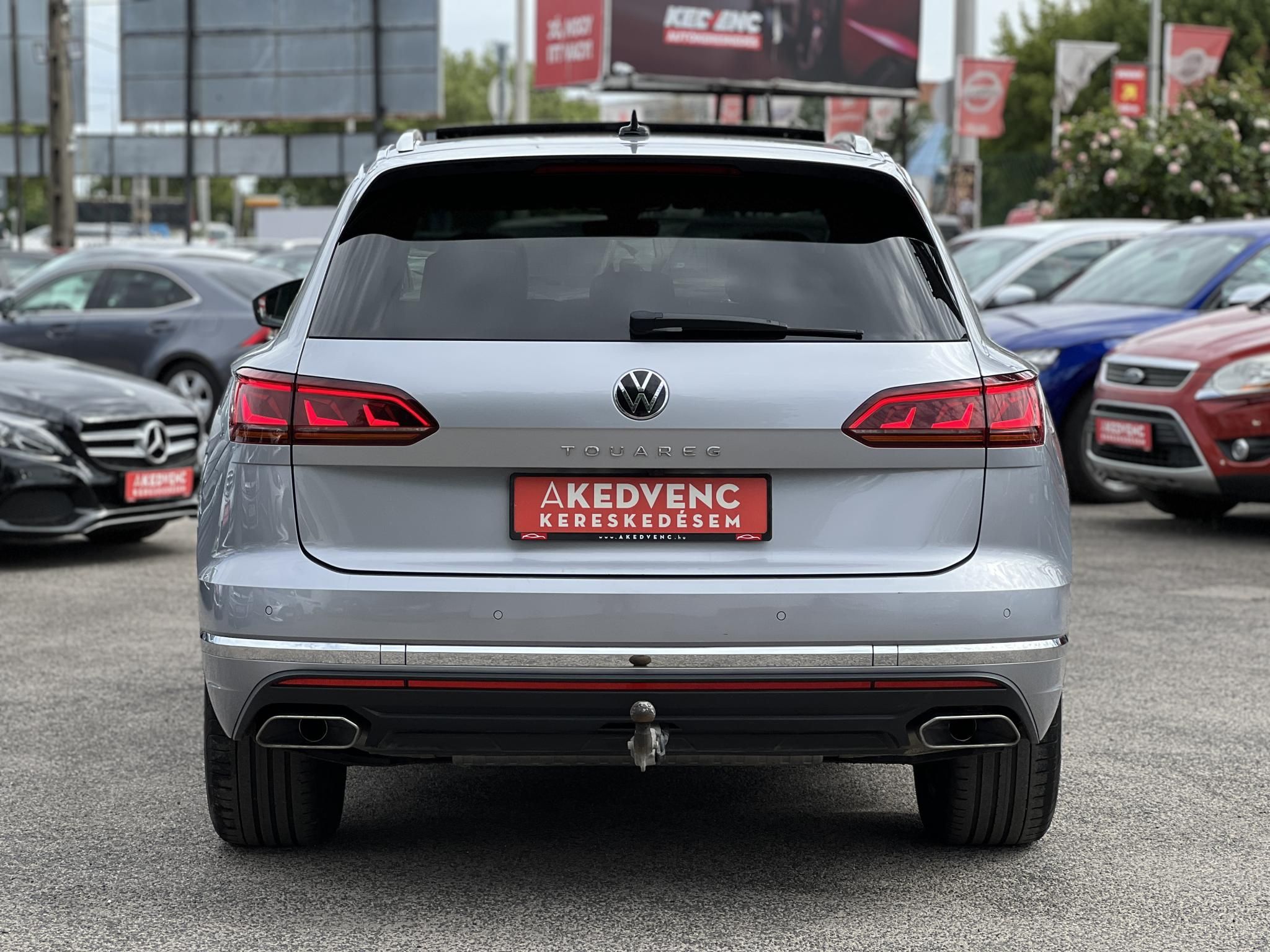 VOLKSWAGEN TOUAREG 3.0 V6 TDI Atmosphere Tiptronic ic 135e km. M.o.-i. magasan felszerelt. márkaszervizelt előélet!
