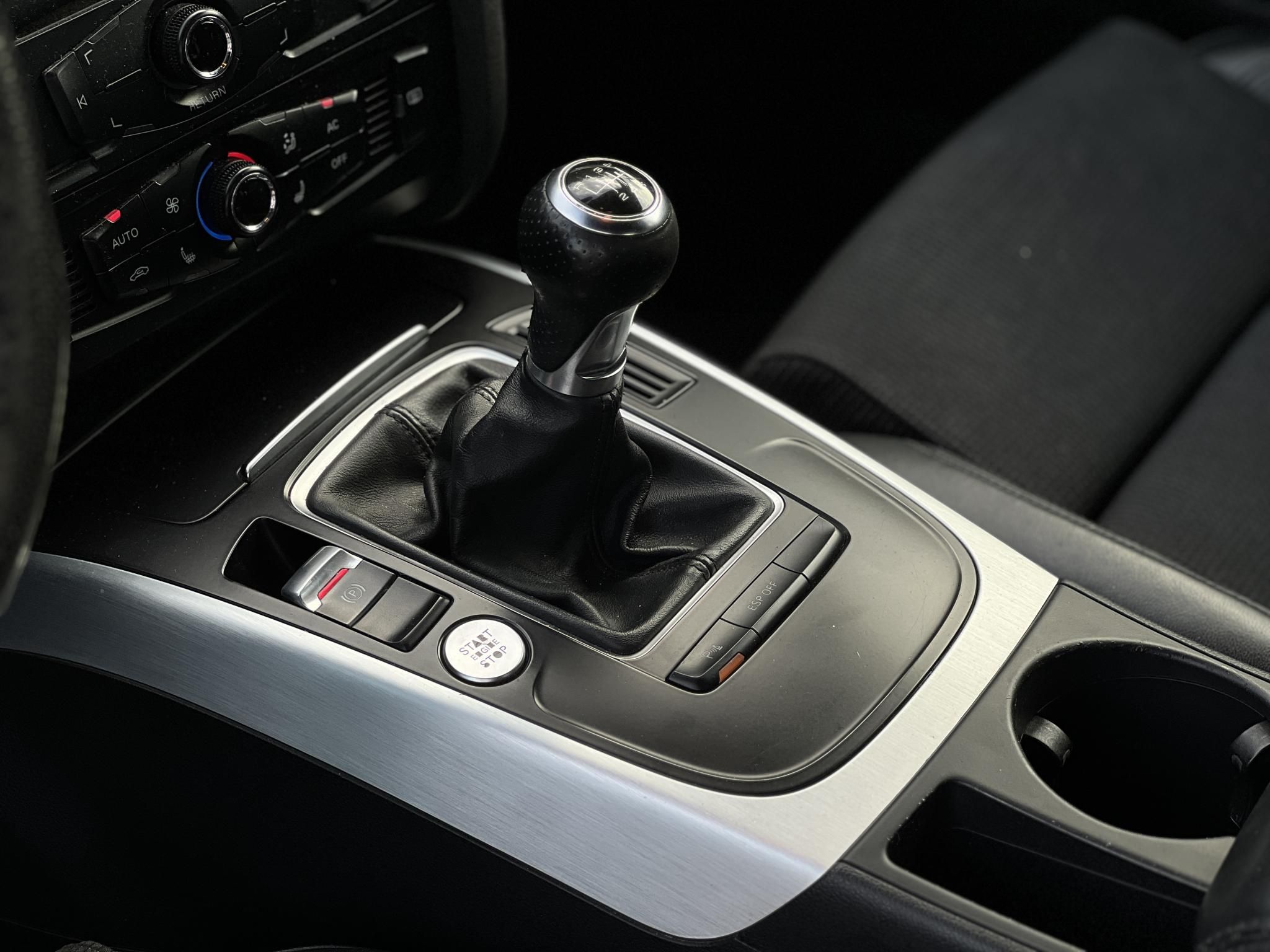 AUDI A5 Coupé 2.0 T FSi S-line 163e km. sérülésmentes. téli-nyári gumi. dokumentált előélet!