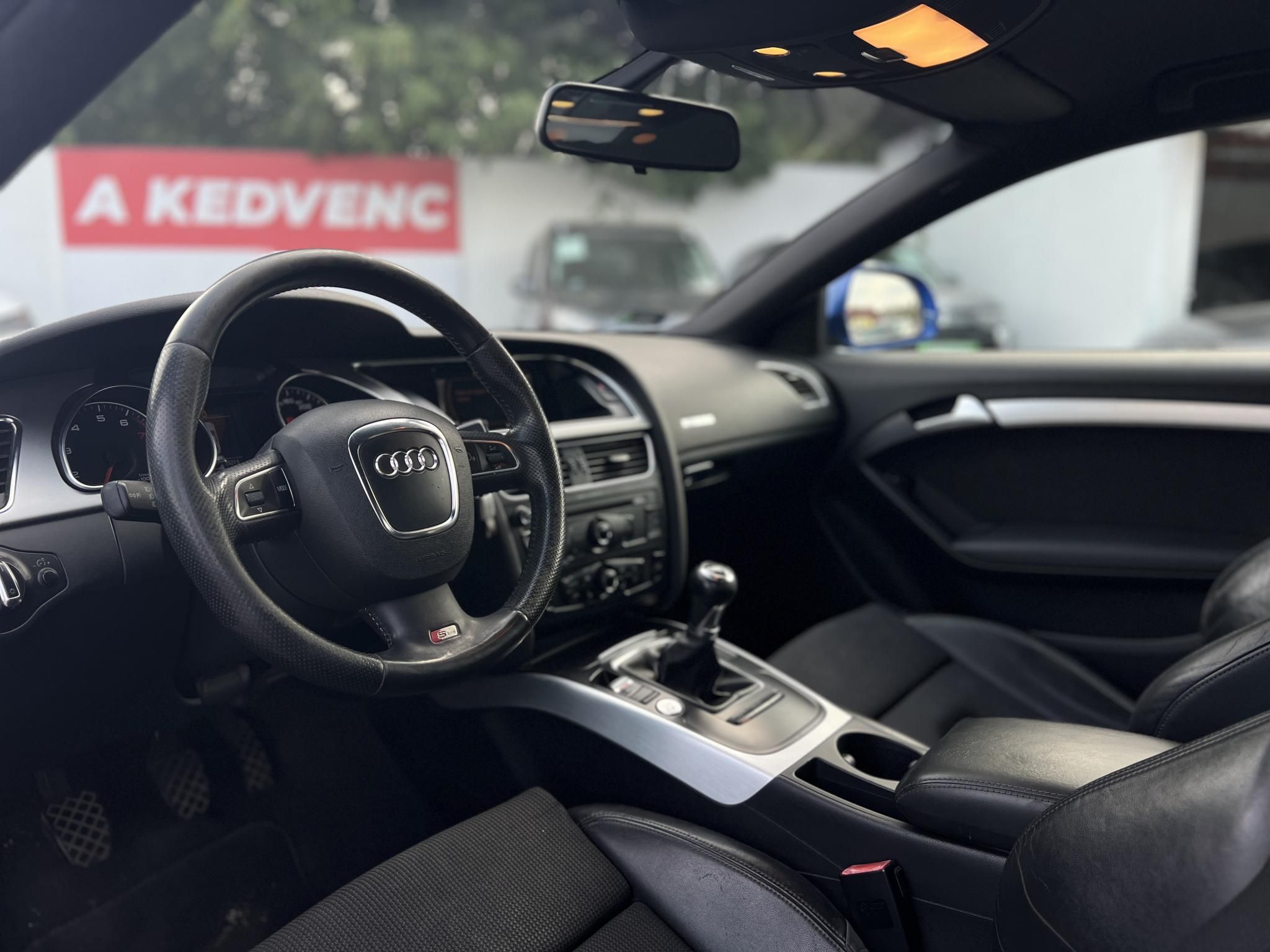 AUDI A5 Coupé 2.0 T FSi S-line 163e km. sérülésmentes. téli-nyári gumi. dokumentált előélet!