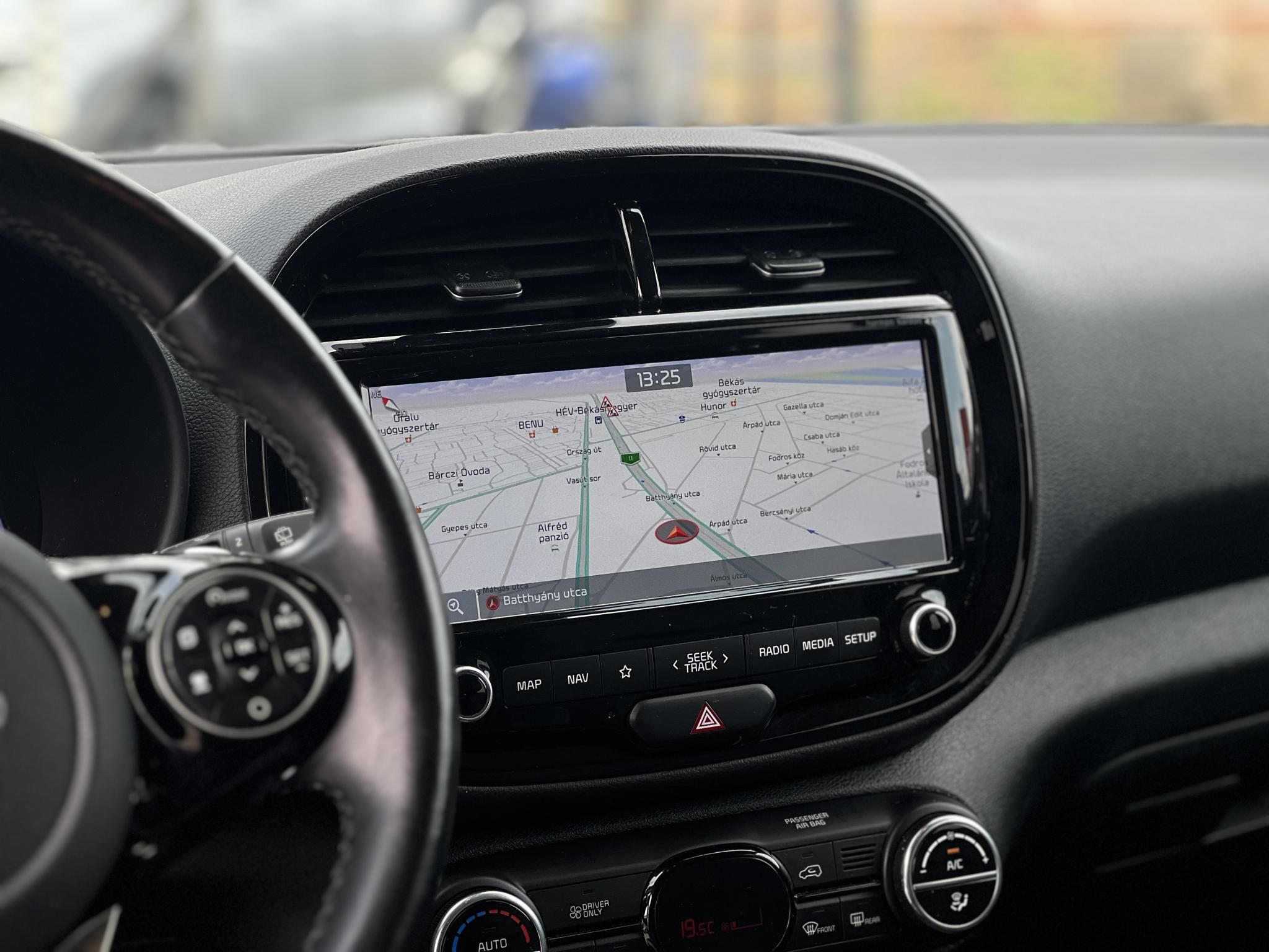 KIA SOUL EV 64kWh Gold 114e km. magas felszereltség. head-up. üléshűtés. carplay. 400+km hatótáv!